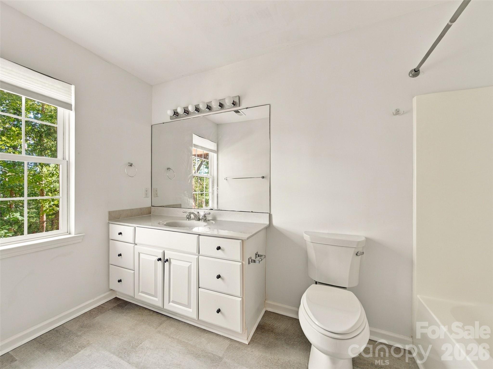 Guest Full Bathroom - 317 Ewarts Hill Road, Hendersonville