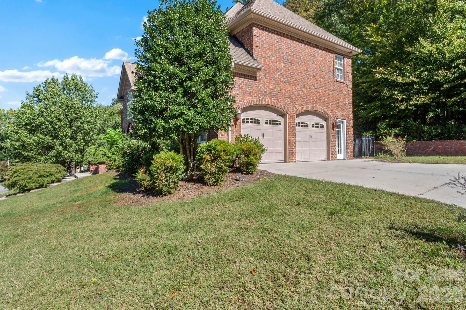 Single Family Residence at 1391 Somerset Cove Drive, Winston Salem, photo 36 of 42