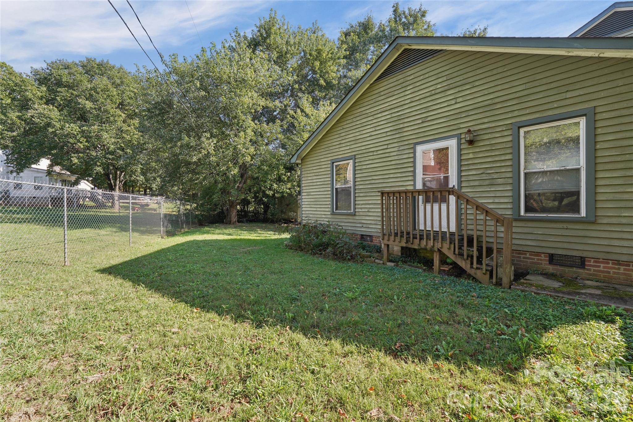 Single Family Residence at 204 Hughey Drive, Gastonia, photo 10 of 39