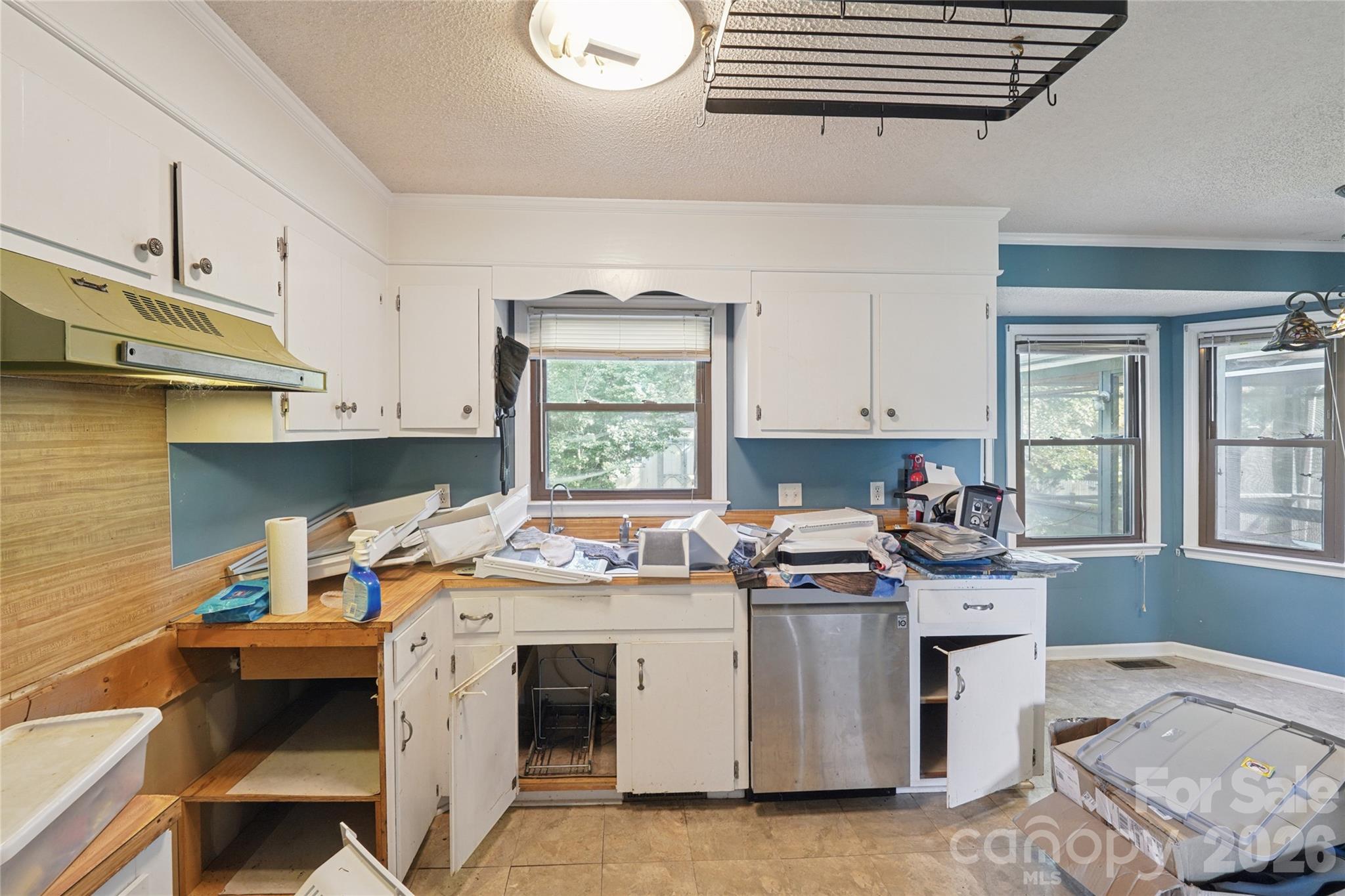 Single Family Residence at 204 Hughey Drive, Gastonia, photo 18 of 39