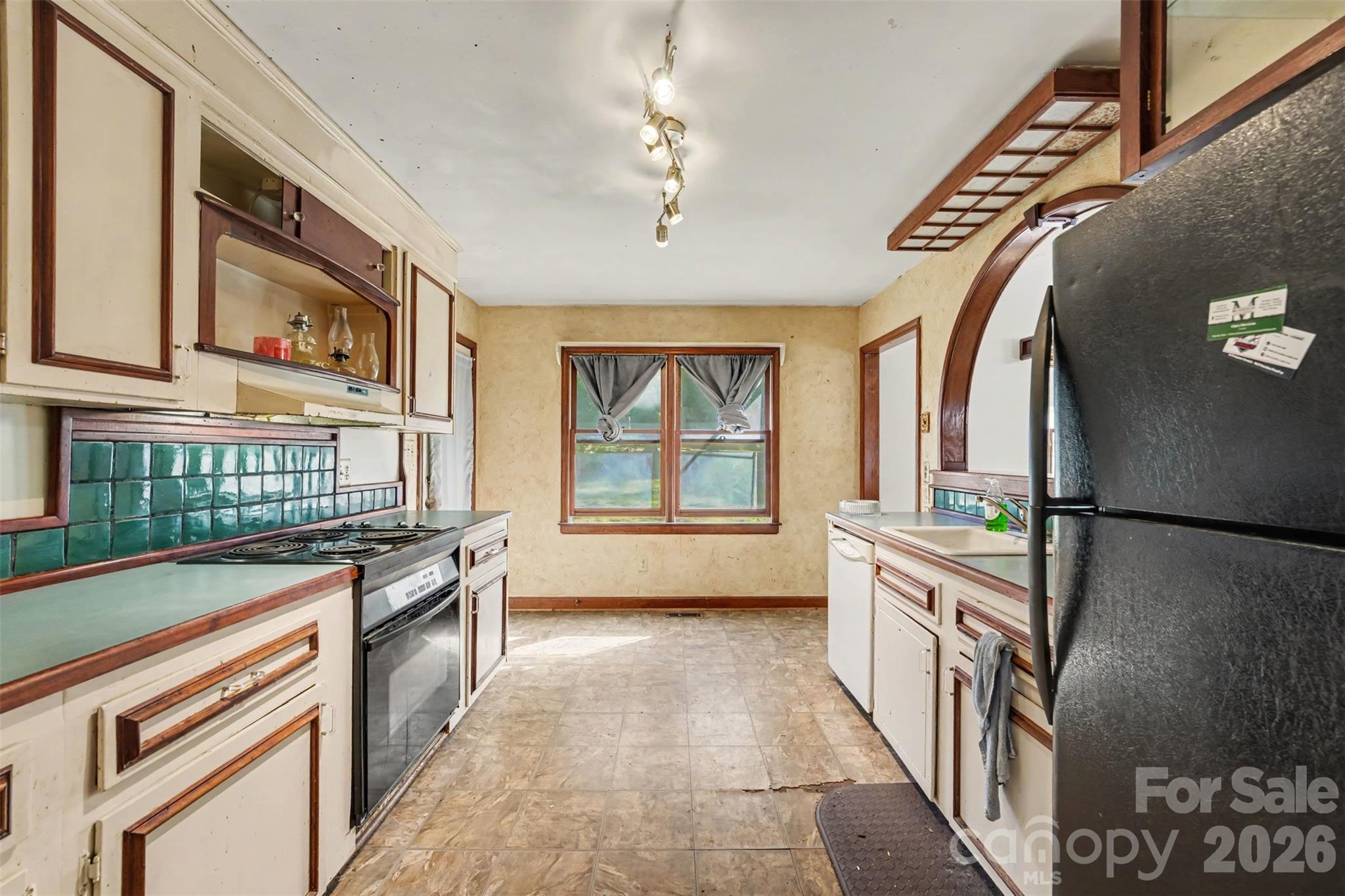Single Family Residence at 7822 Deer Track Drive, Denver, photo 14 of 28