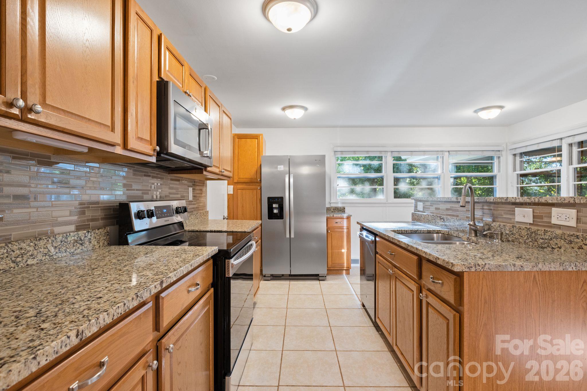 Single Family Residence at 32 Oak Forest Drive, Asheville, photo 4 of 16