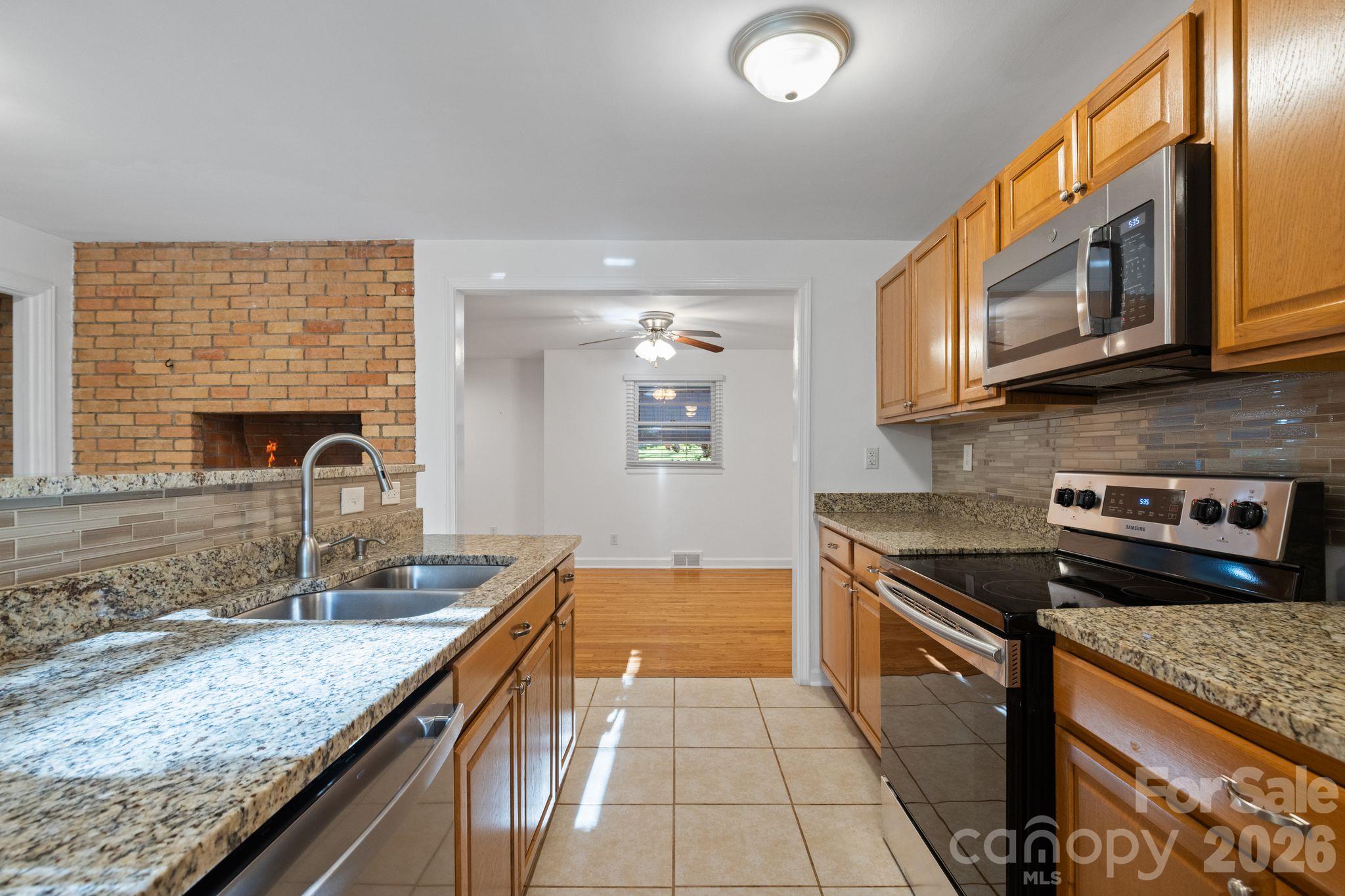 Single Family Residence at 32 Oak Forest Drive, Asheville, photo 6 of 16