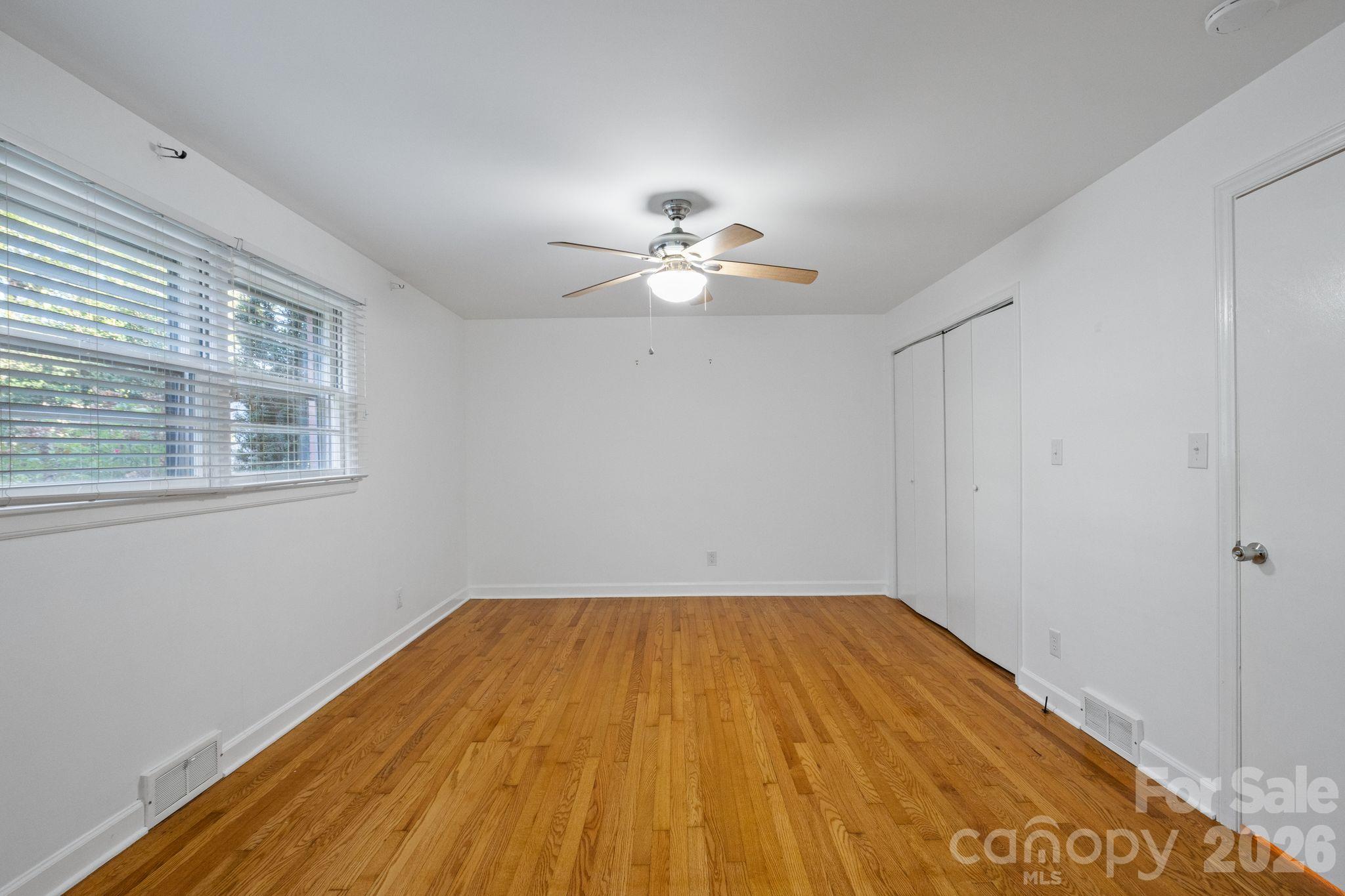 Single Family Residence at 32 Oak Forest Drive, Asheville, photo 7 of 16