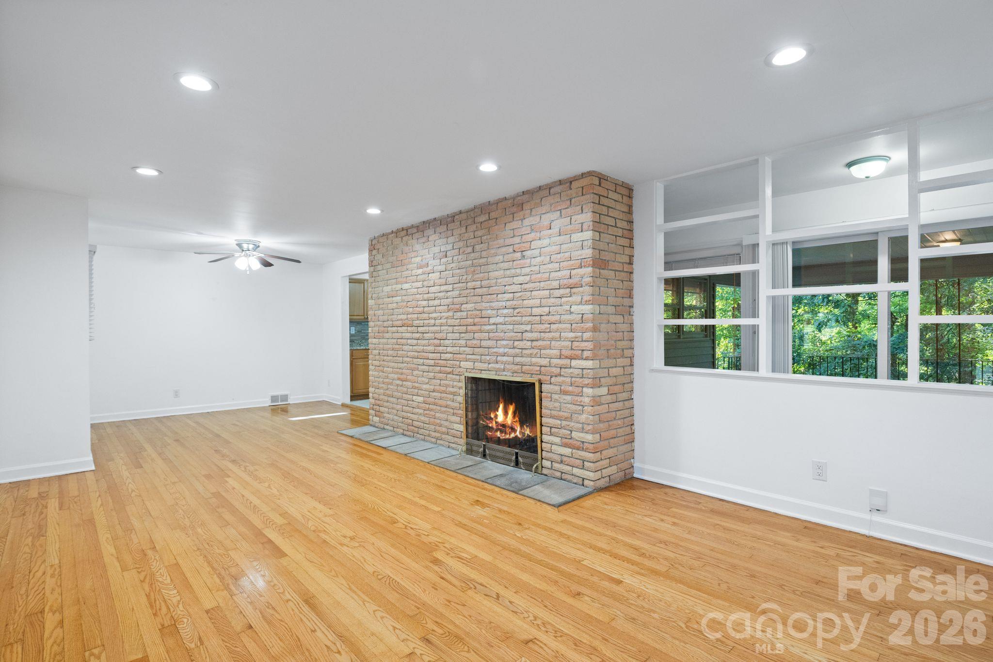 Single Family Residence at 32 Oak Forest Drive, Asheville, photo 9 of 16