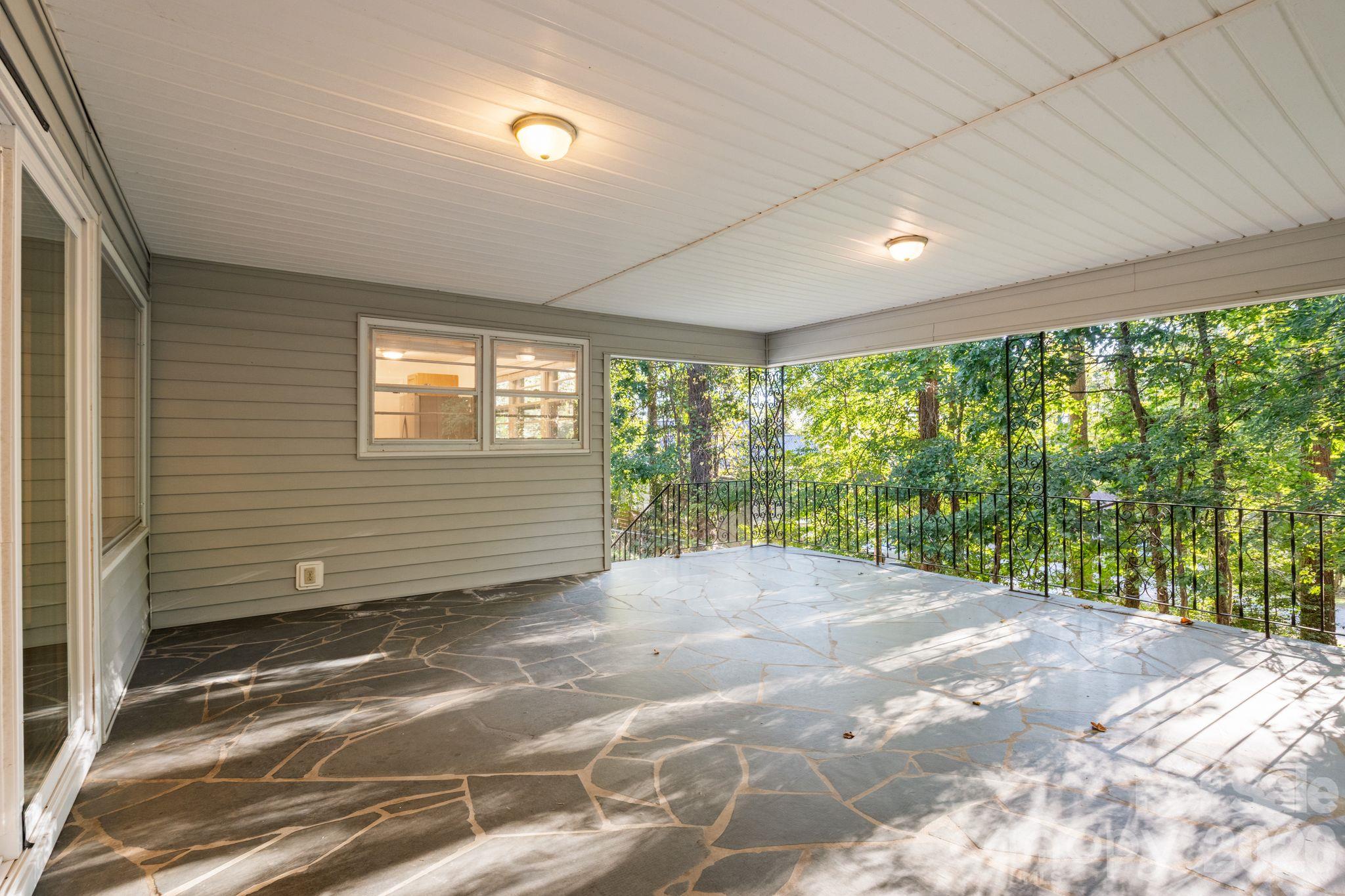 Single Family Residence at 32 Oak Forest Drive, Asheville, photo 10 of 16
