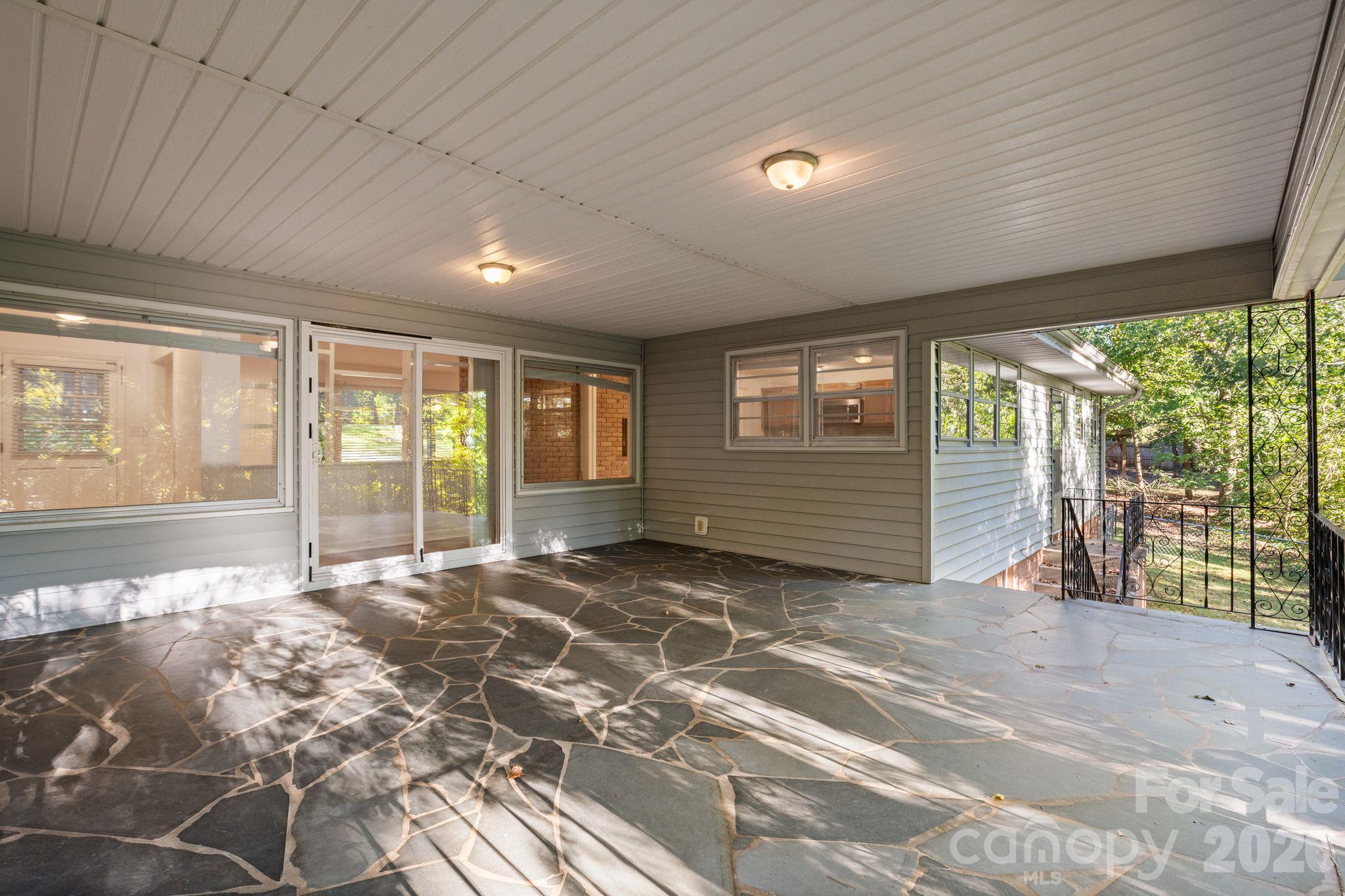 Single Family Residence at 32 Oak Forest Drive, Asheville, photo 11 of 16
