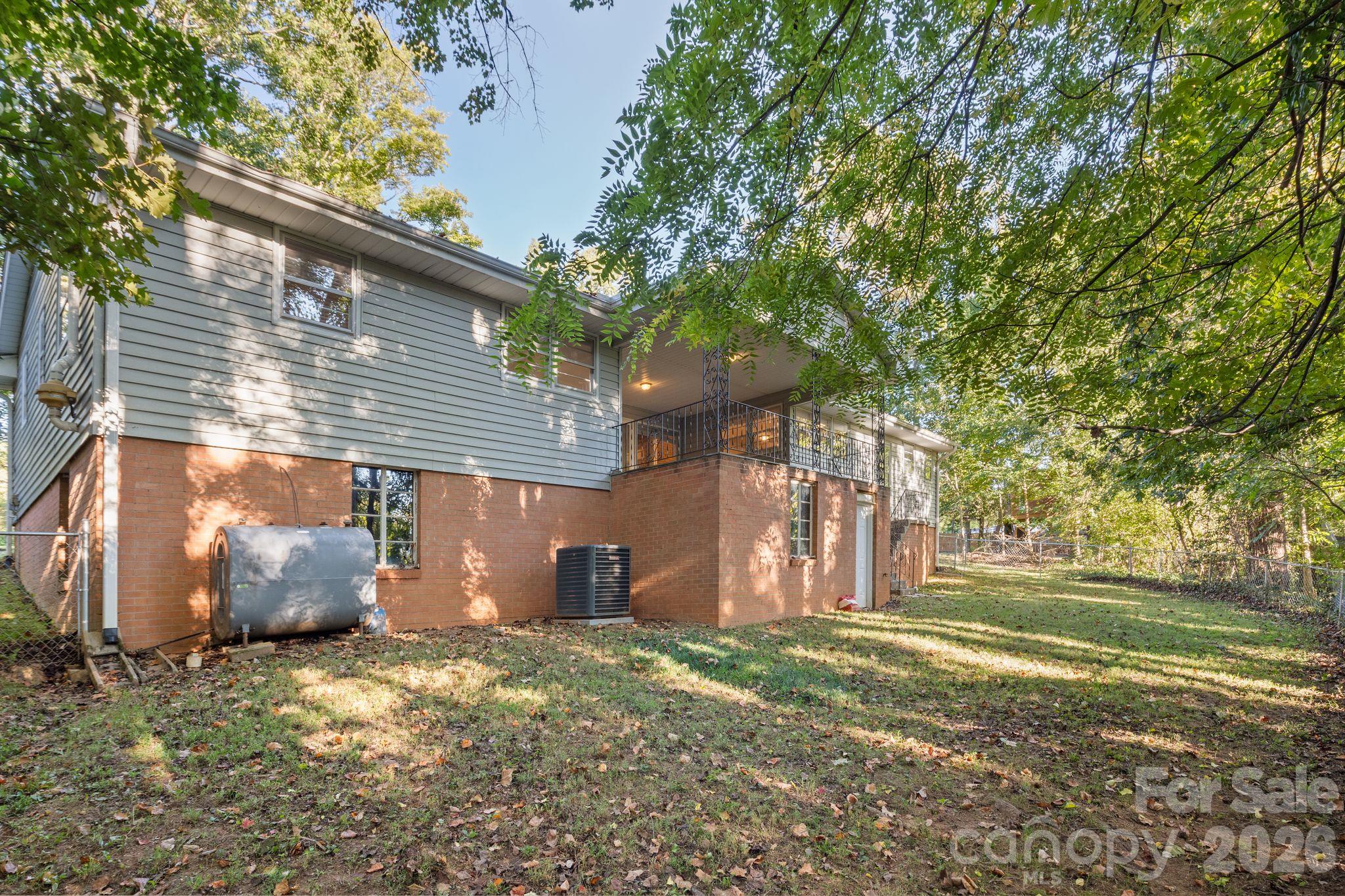 Single Family Residence at 32 Oak Forest Drive, Asheville, photo 12 of 16