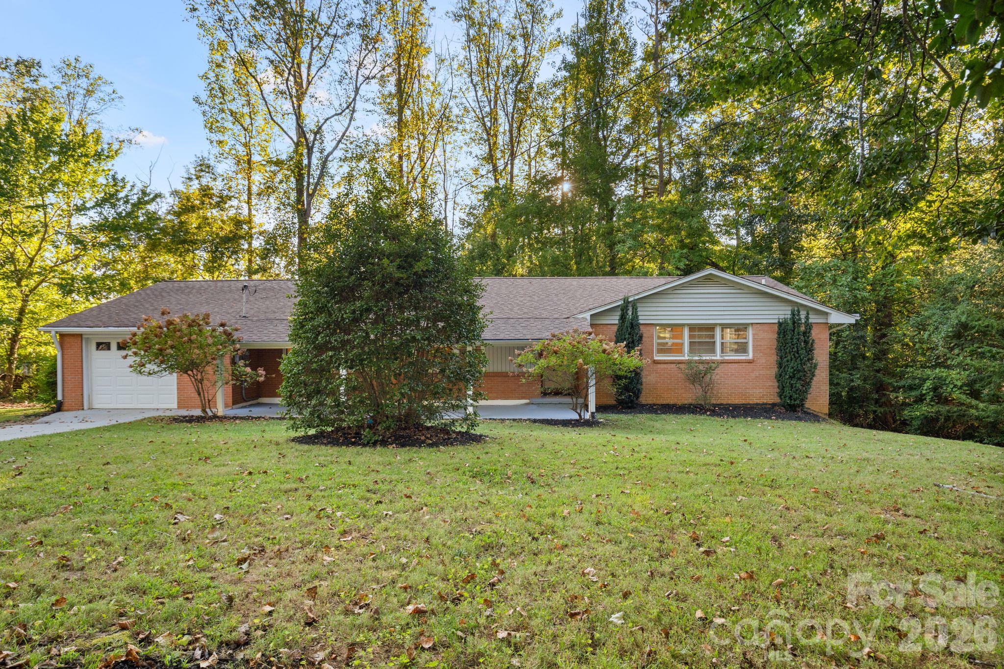 Single Family Residence at 32 Oak Forest Drive, Asheville, photo 14 of 16