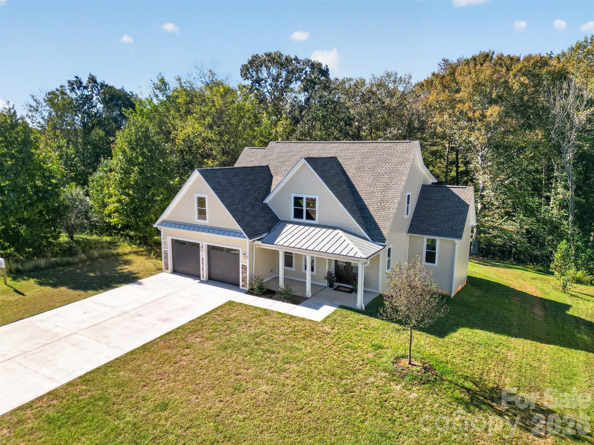 Level front yard welcoming you in. - 160 Pumice Drive, Statesville