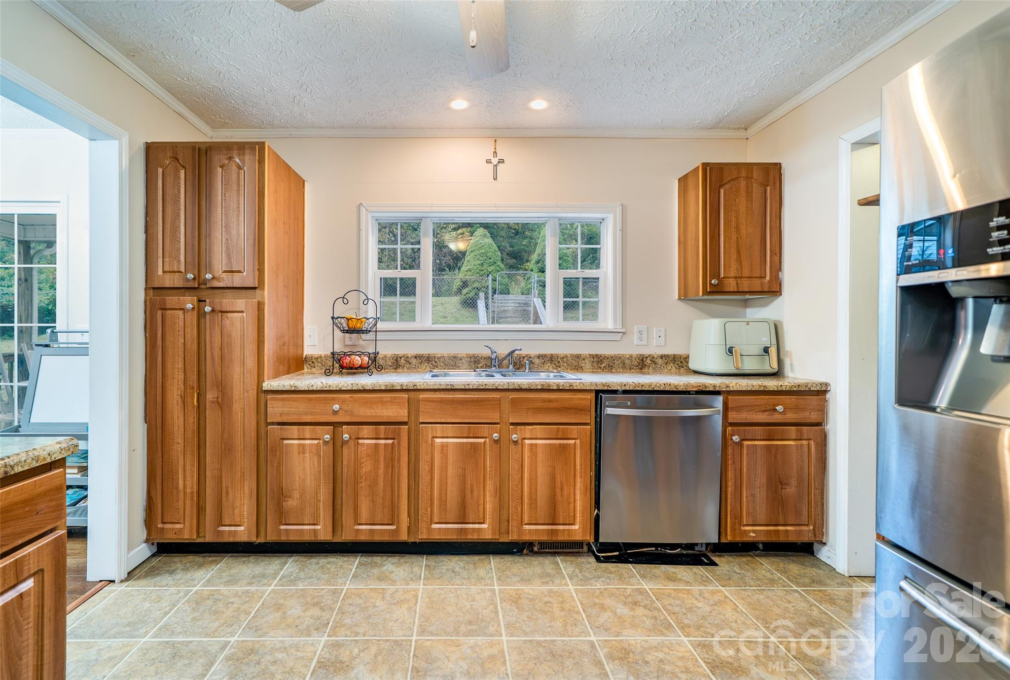 Single Family Residence at 23 Yorkie Drive, Clyde, photo 16 of 38