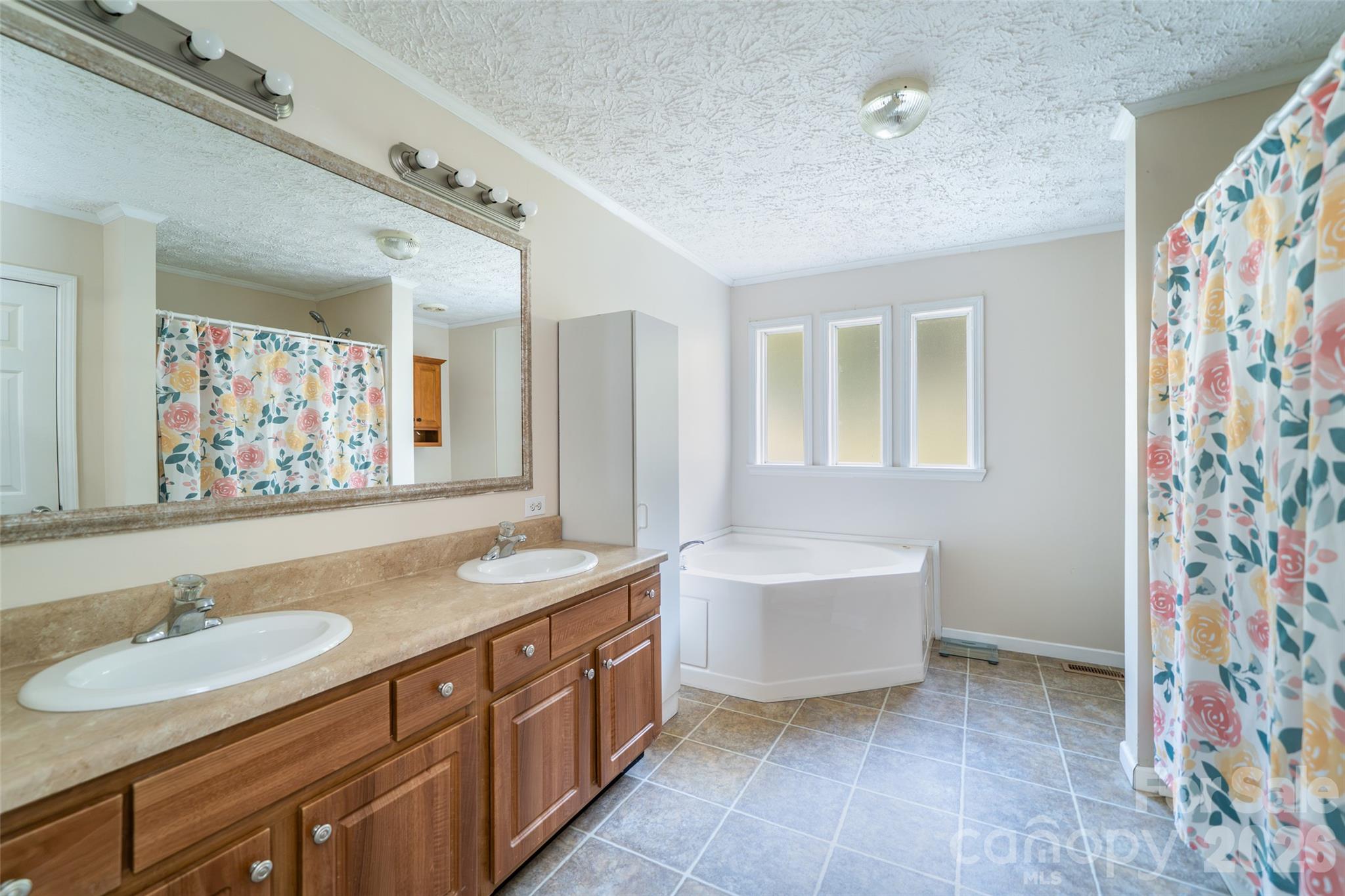 Single Family Residence at 23 Yorkie Drive, Clyde, photo 20 of 38