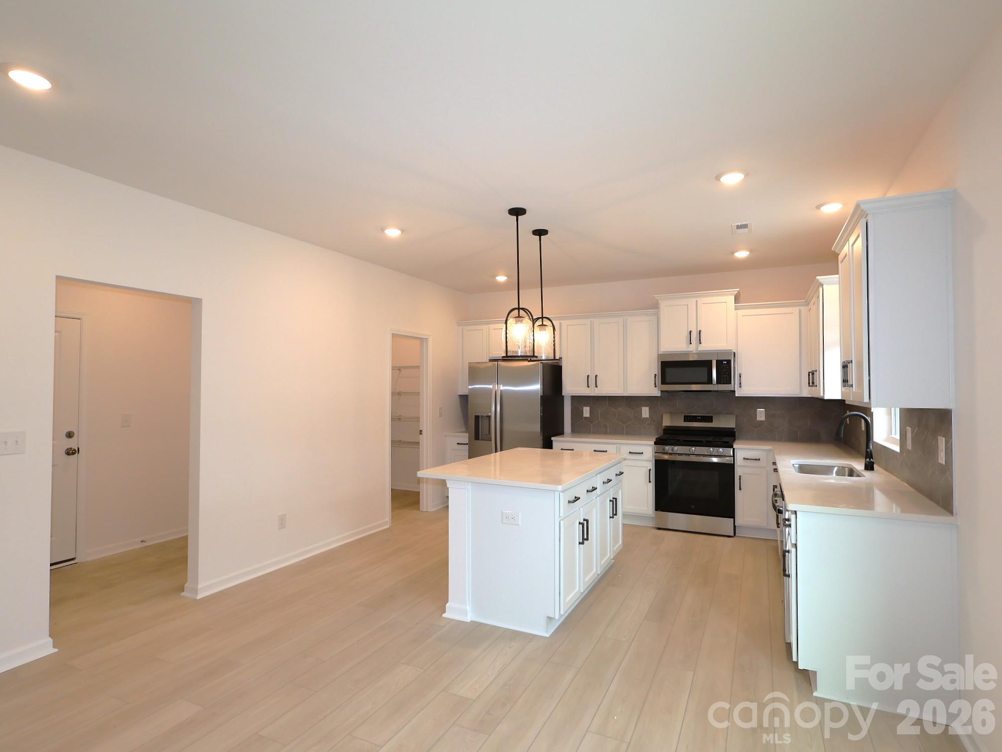 Kitchen - 636 Willoughby Park Drive, Monroe