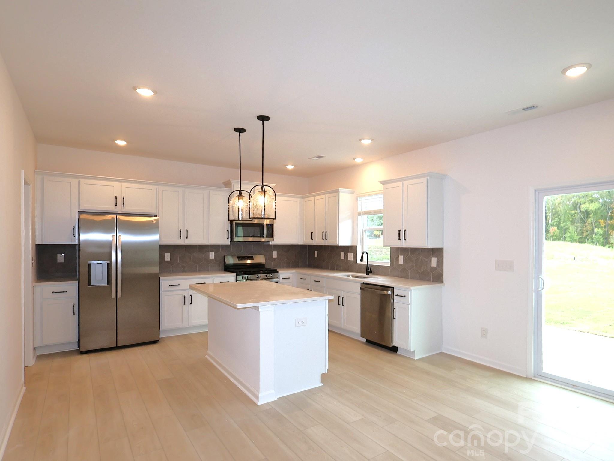 Kitchen - 636 Willoughby Park Drive, Monroe