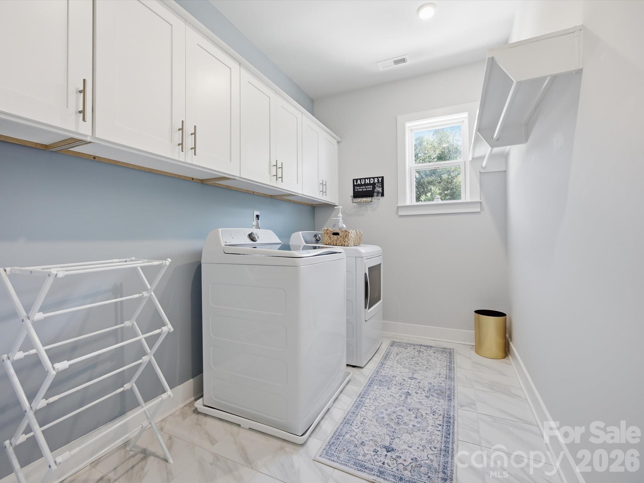 Oversized laundry room off primary bedroom with lots of cabinets - 1305 Coppergate Drive, Salisbury