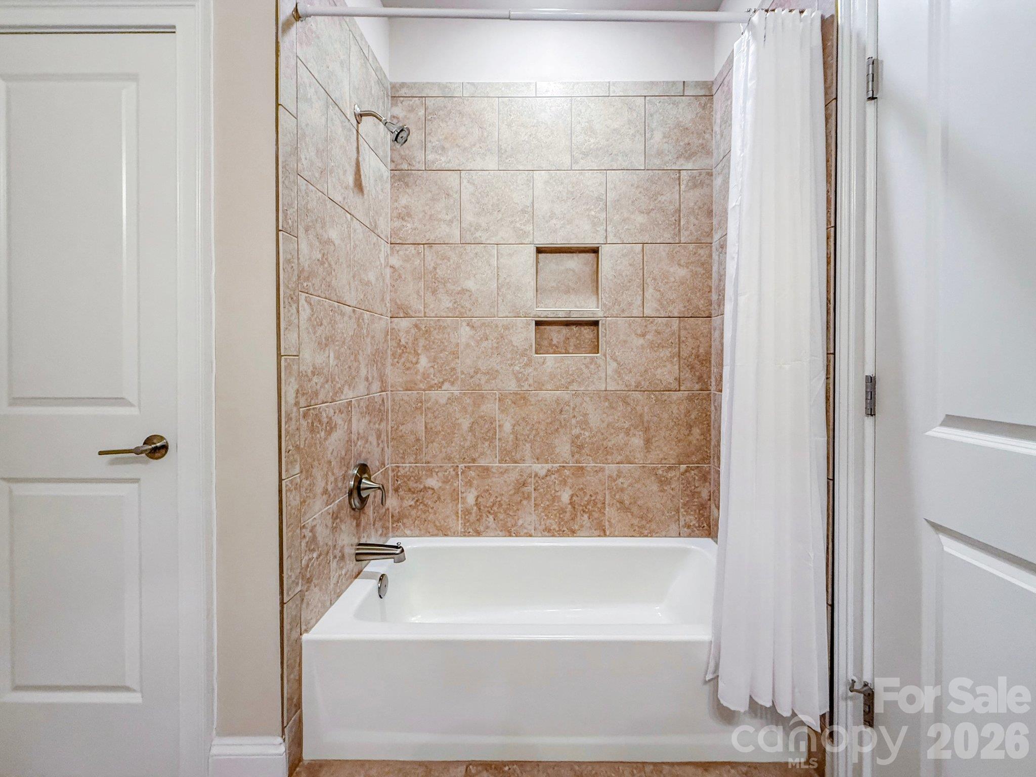 Tub/shower combo with tile surround - 2050 Laney Pond Road, Matthews