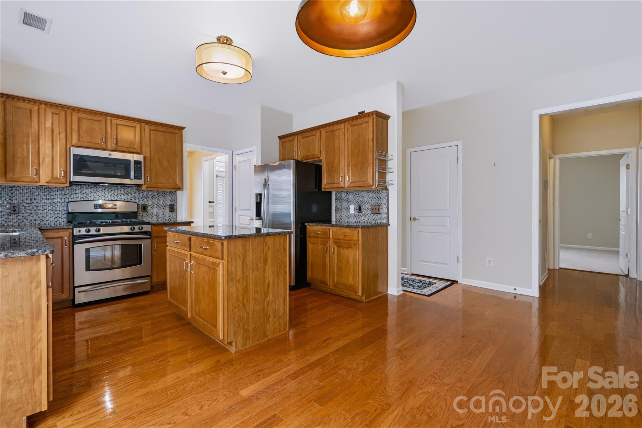 Single Family Residence at 9150 Beaver Brook Way, Charlotte, photo 9 of 31