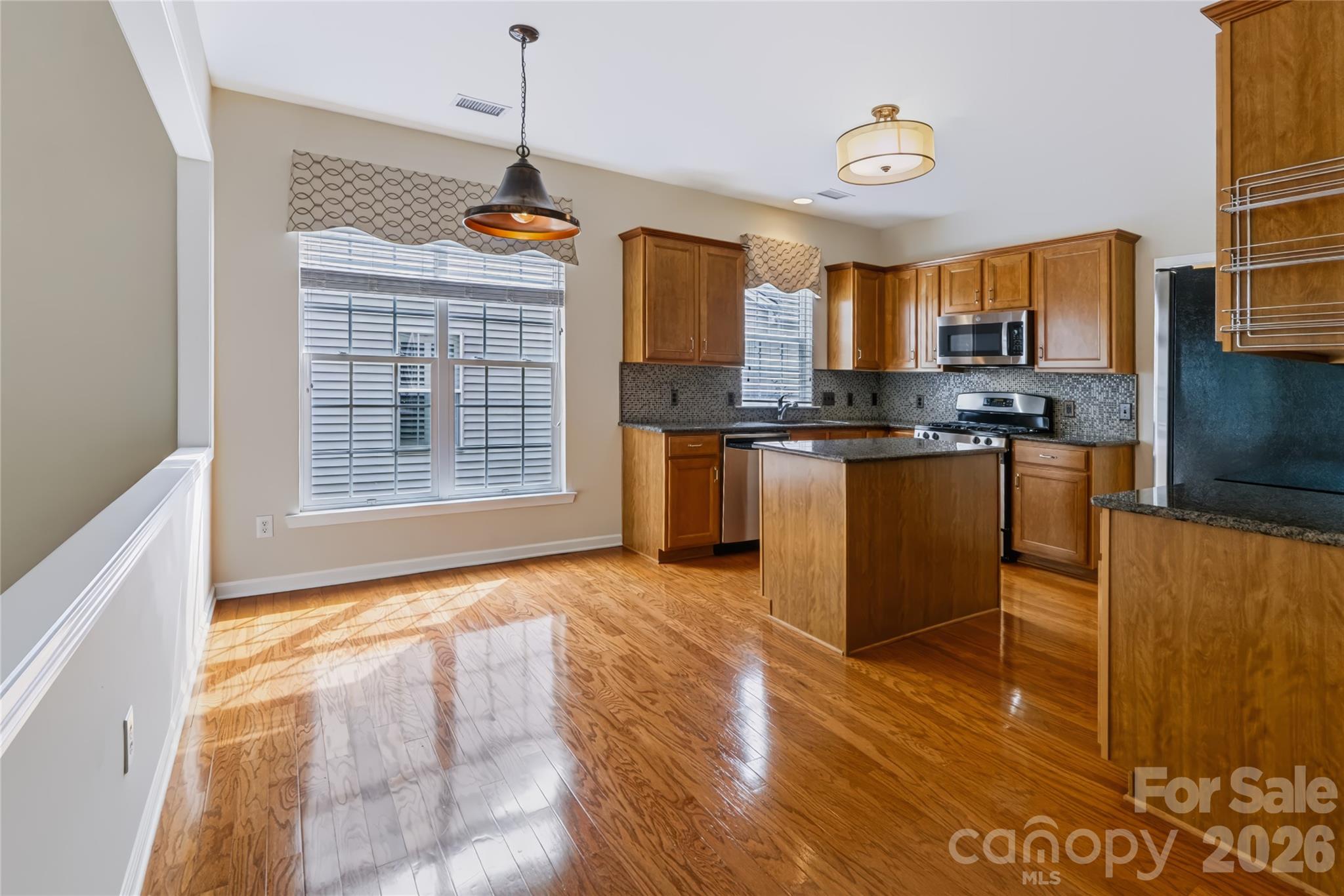 Single Family Residence at 9150 Beaver Brook Way, Charlotte, photo 10 of 31