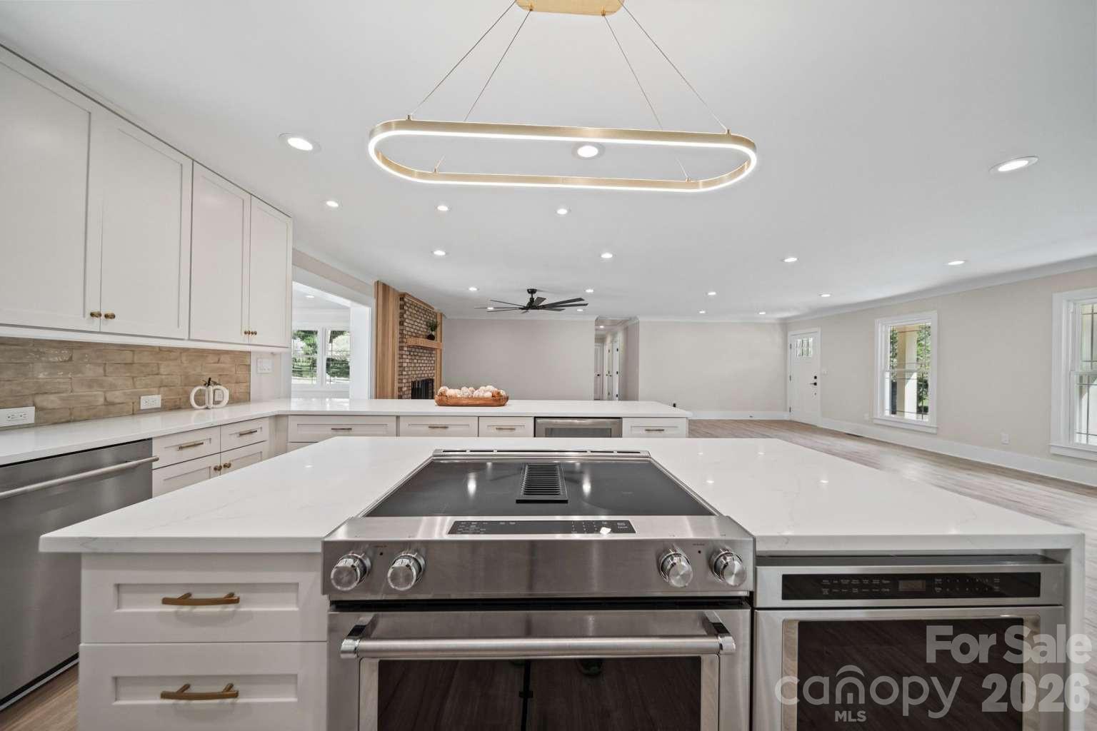 Single Family Residence at 7301 Pine Lake Lane, Mint Hill, photo 6 of 44
