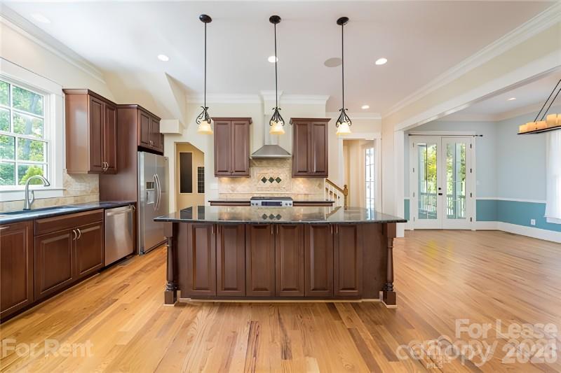 Single Family Residence at 10116 Roosevelt Drive, Huntersville, photo 4 of 23