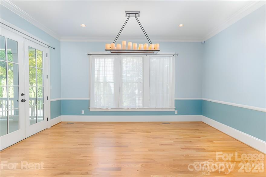 Single Family Residence at 10116 Roosevelt Drive, Huntersville, photo 7 of 23