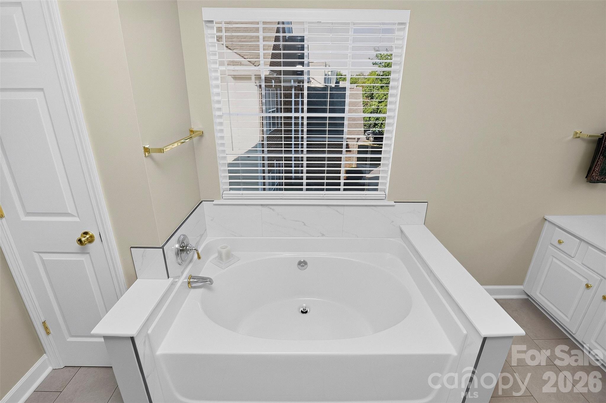 Soaking Tub - 6617 Haddonfield Place, Charlotte
