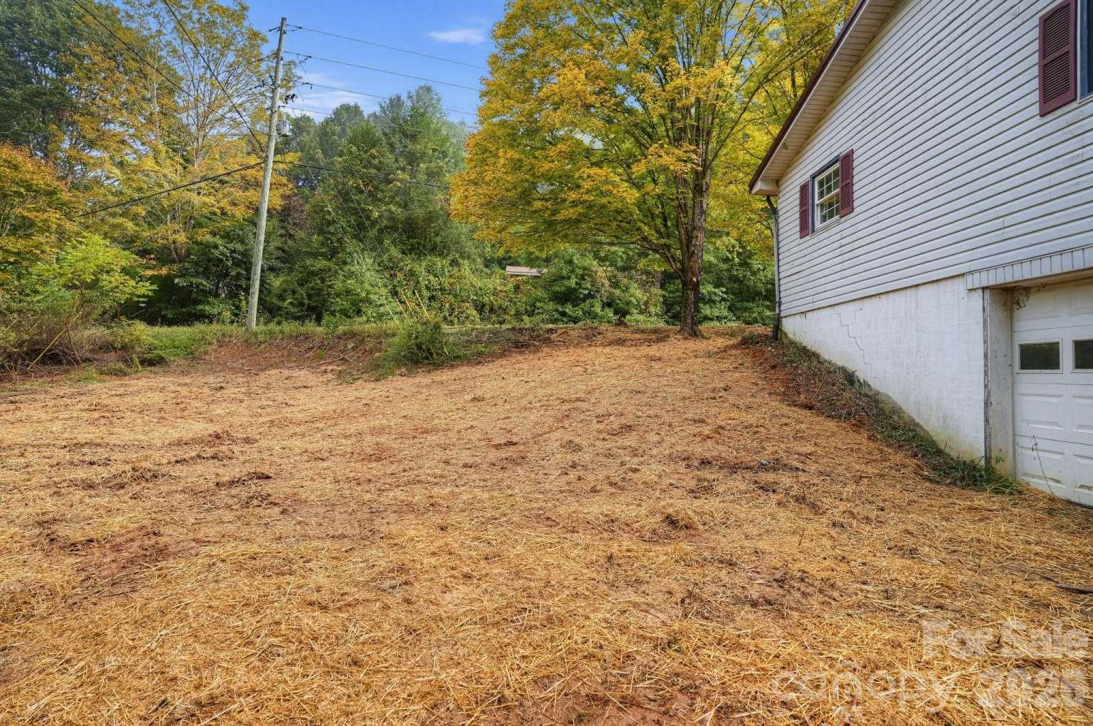 Single Family Residence at 2131 Deep Ford Road, Lansing, photo 4 of 25