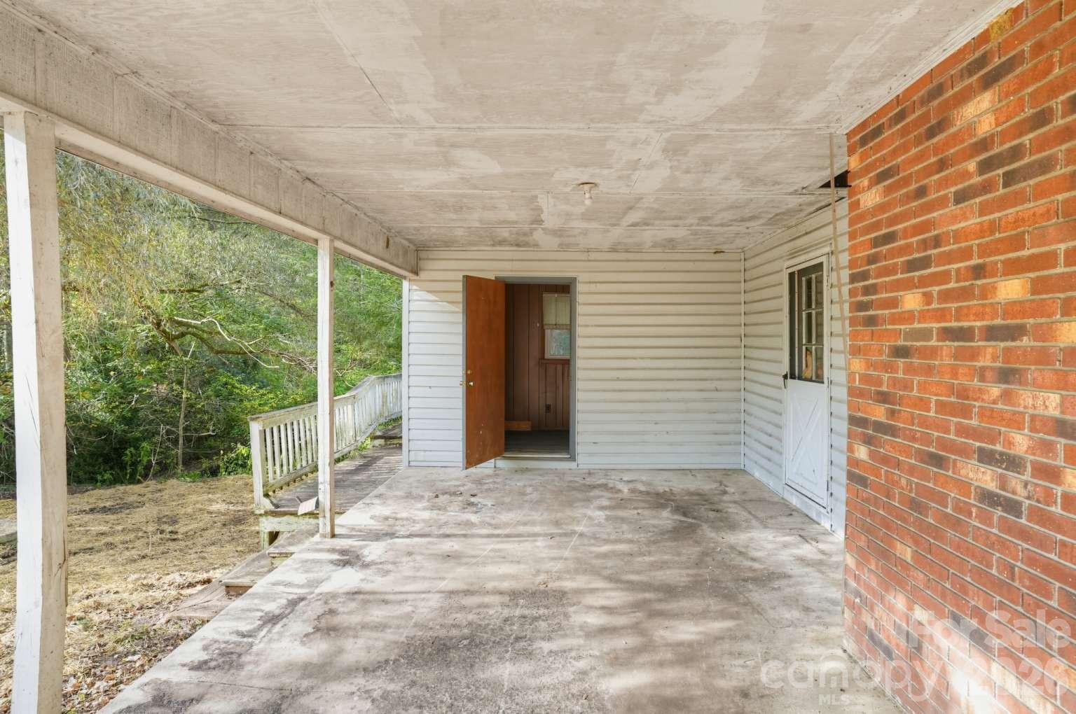 Single Family Residence at 2131 Deep Ford Road, Lansing, photo 9 of 25