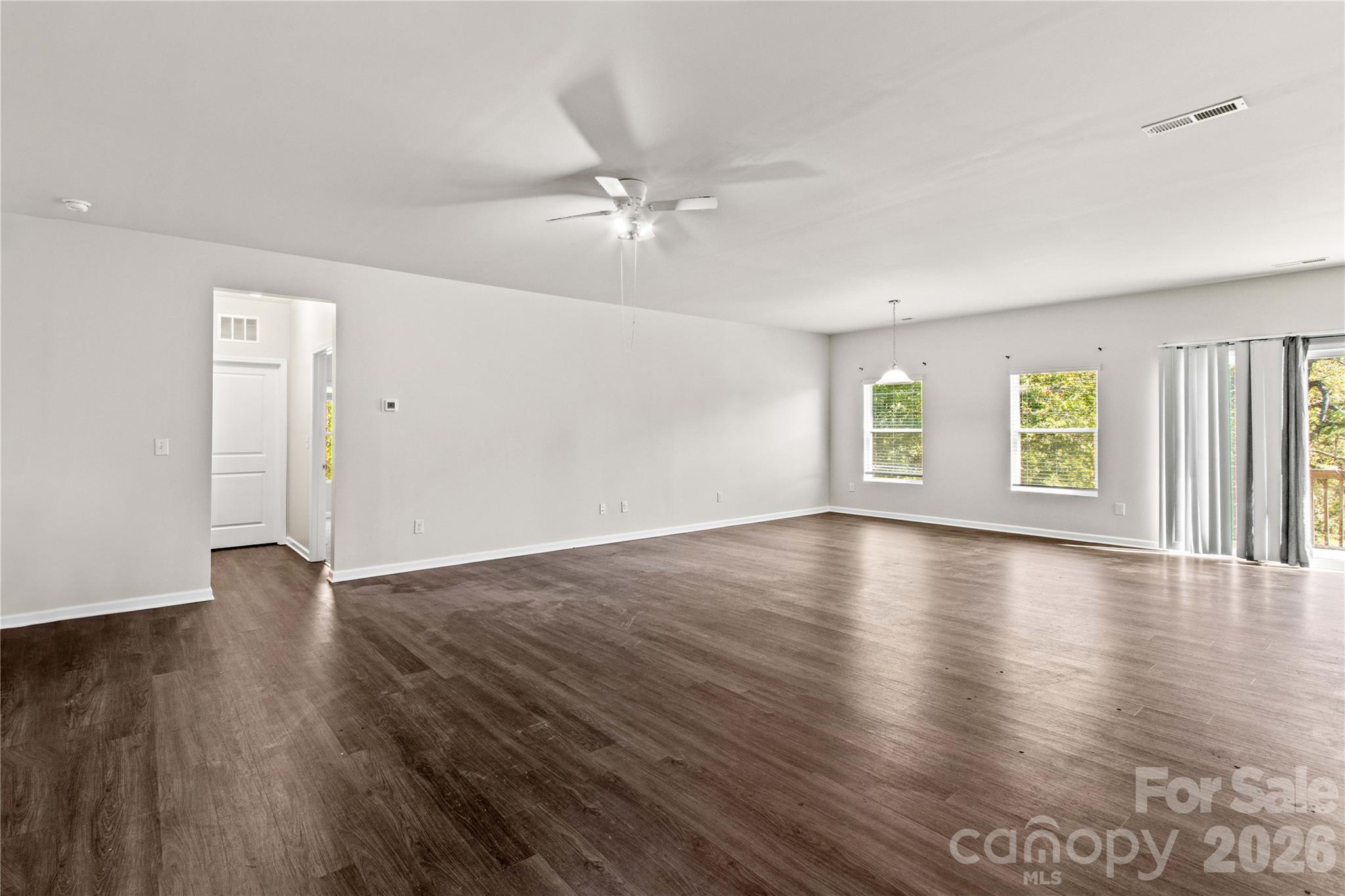 Single Family Residence at 133 Sandtrap Drive, Statesville, photo 4 of 38