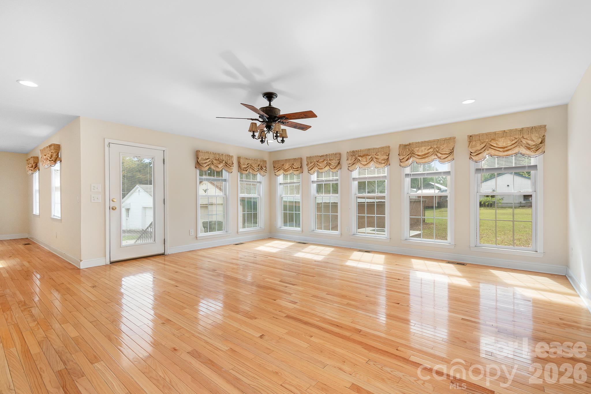 Family Room.a - 35 Sumner Avenue NW, Concord