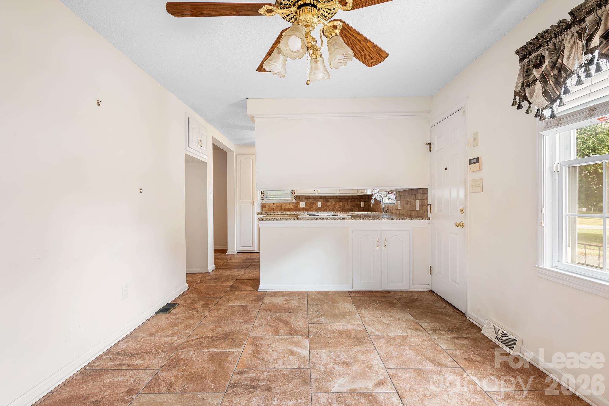 Breakfast area - 35 Sumner Avenue NW, Concord