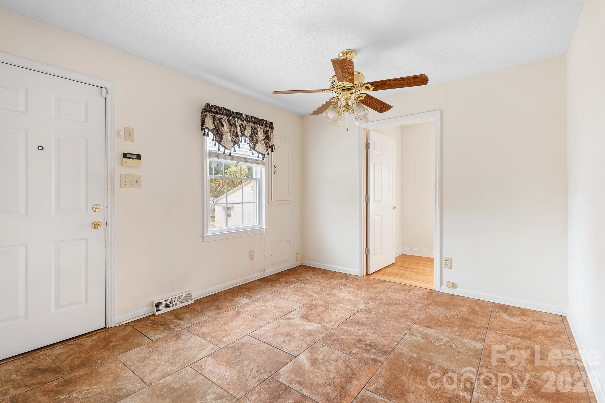 Breakfast area c - 35 Sumner Avenue NW, Concord