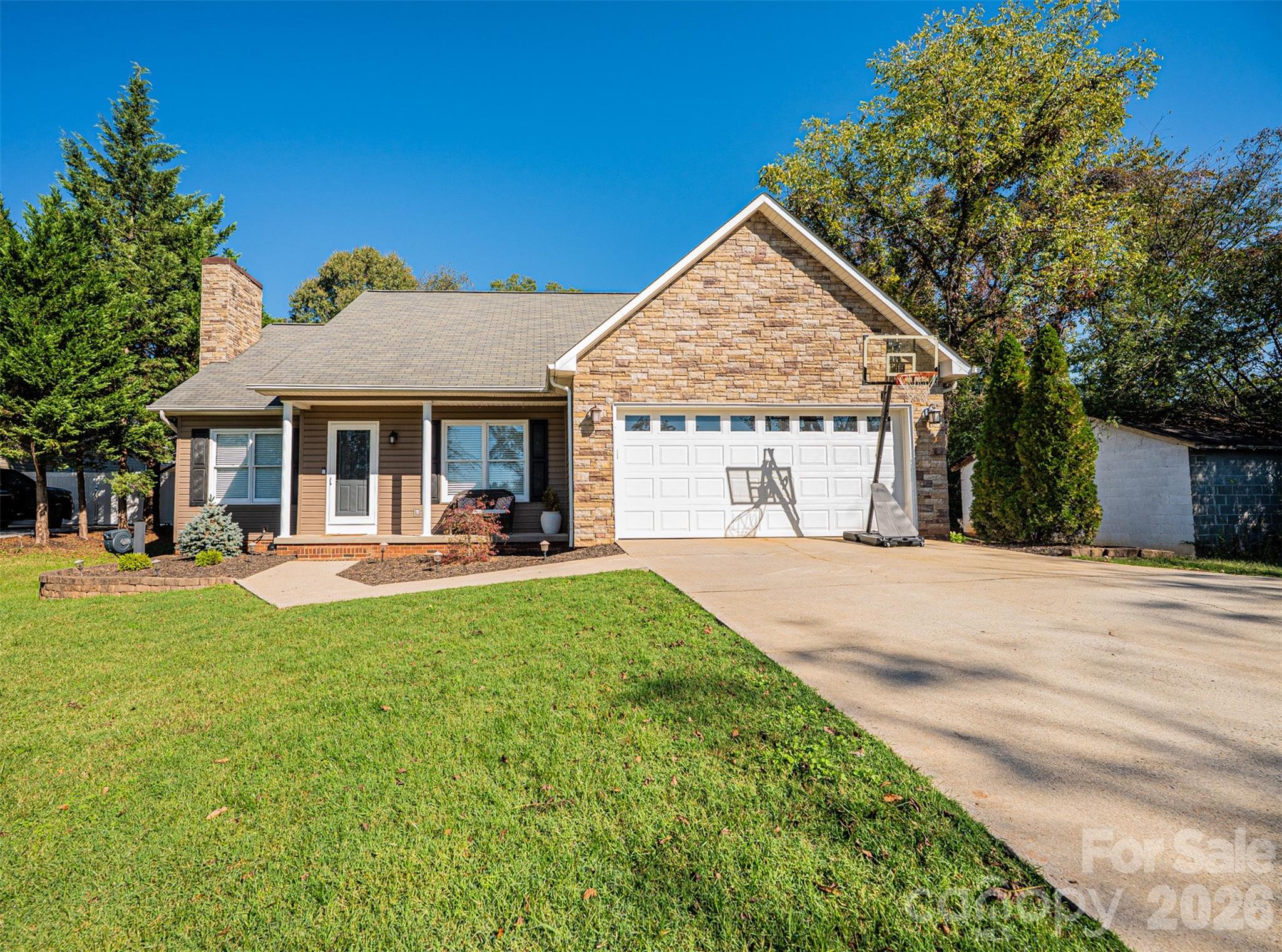 2 Hunters Creek Lane