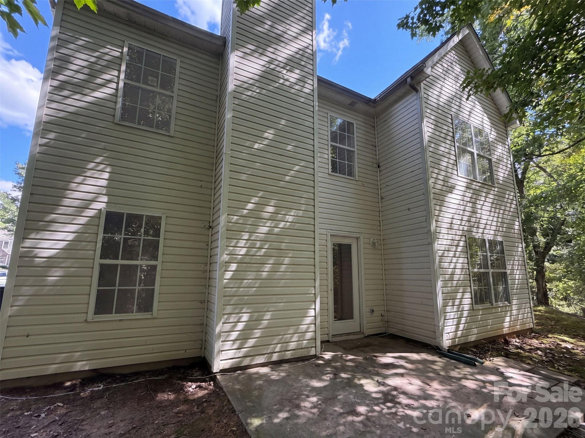 Single Family Residence at 8902 Woodland Hills Road, Charlotte, photo 5 of 20