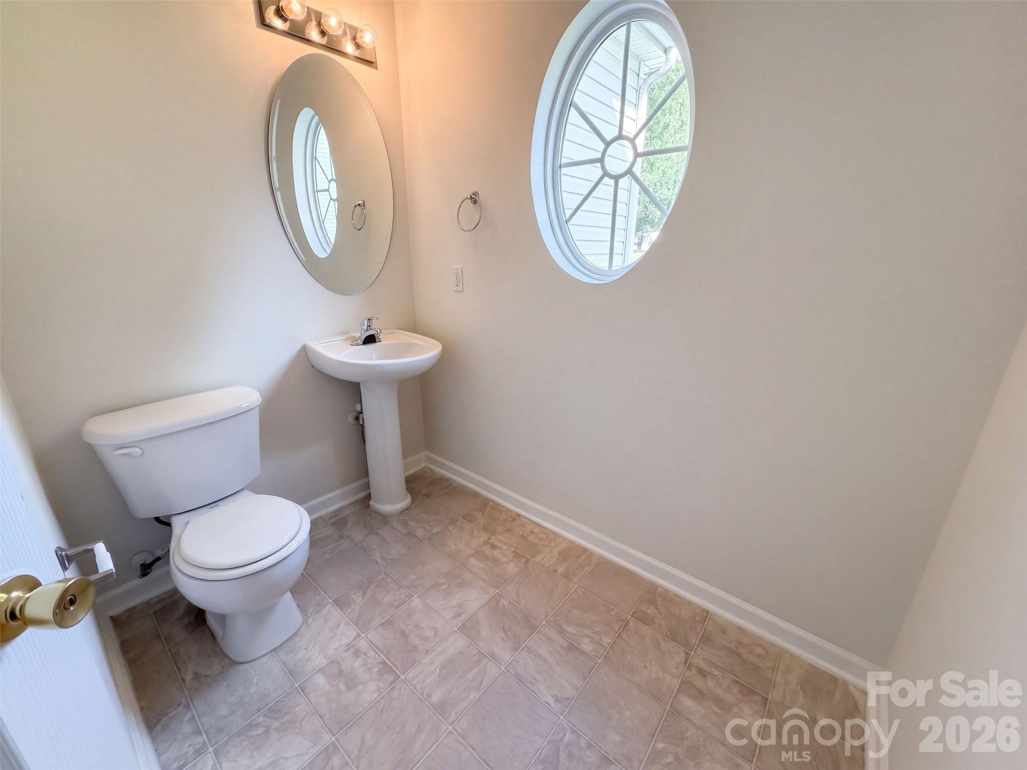 Single Family Residence at 8902 Woodland Hills Road, Charlotte, photo 10 of 20