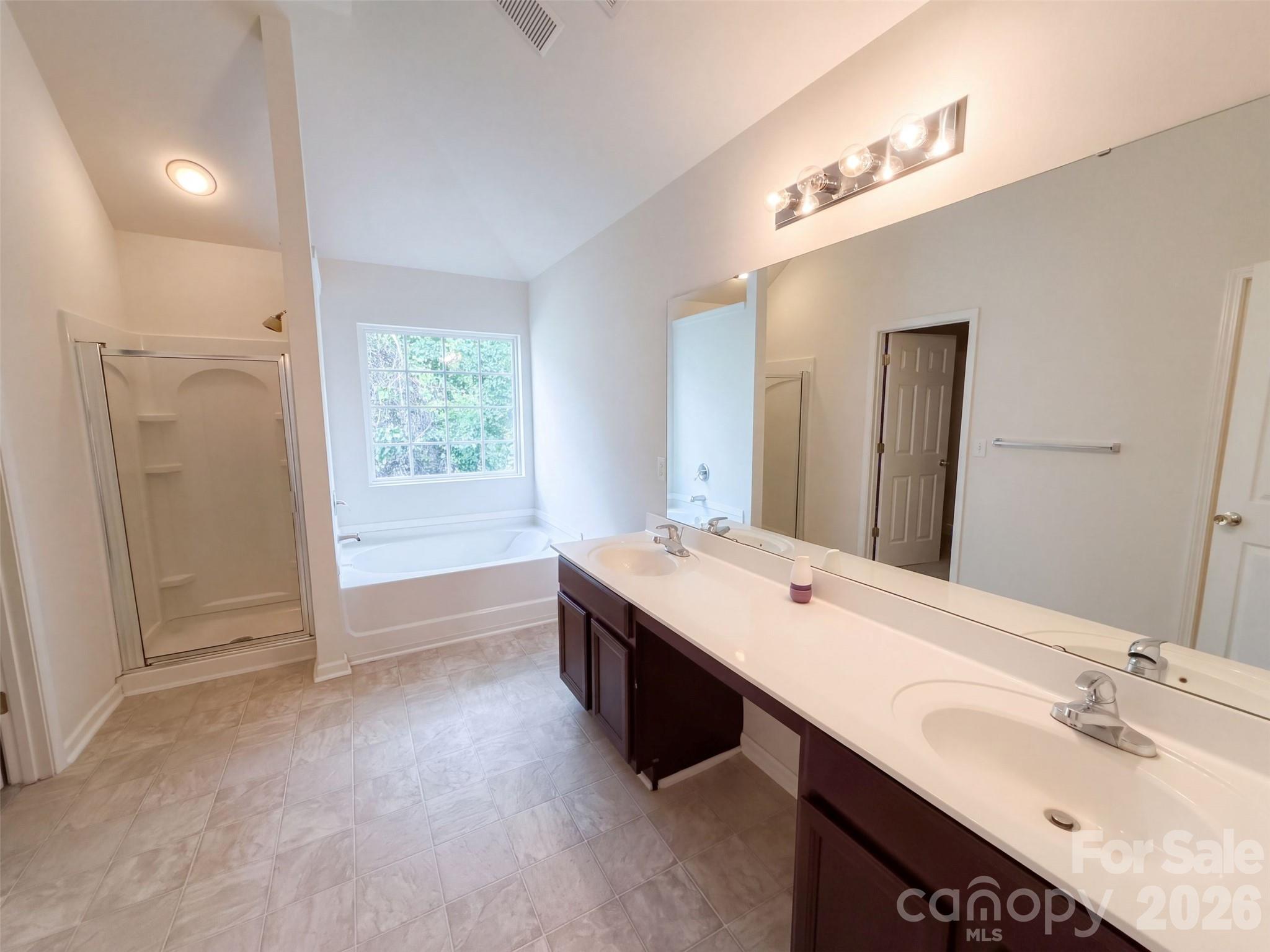 Single Family Residence at 8902 Woodland Hills Road, Charlotte, photo 13 of 20
