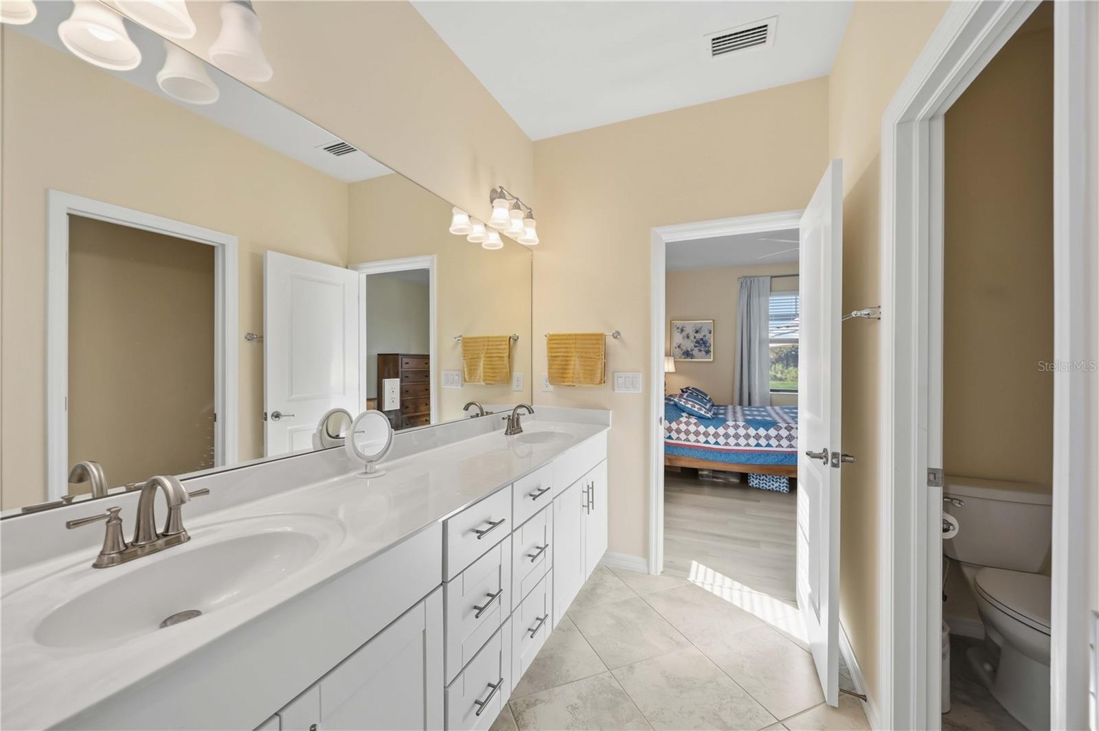Dual vanities - 15945 HONEY SUCKLE ST, PORT CHARLOTTE