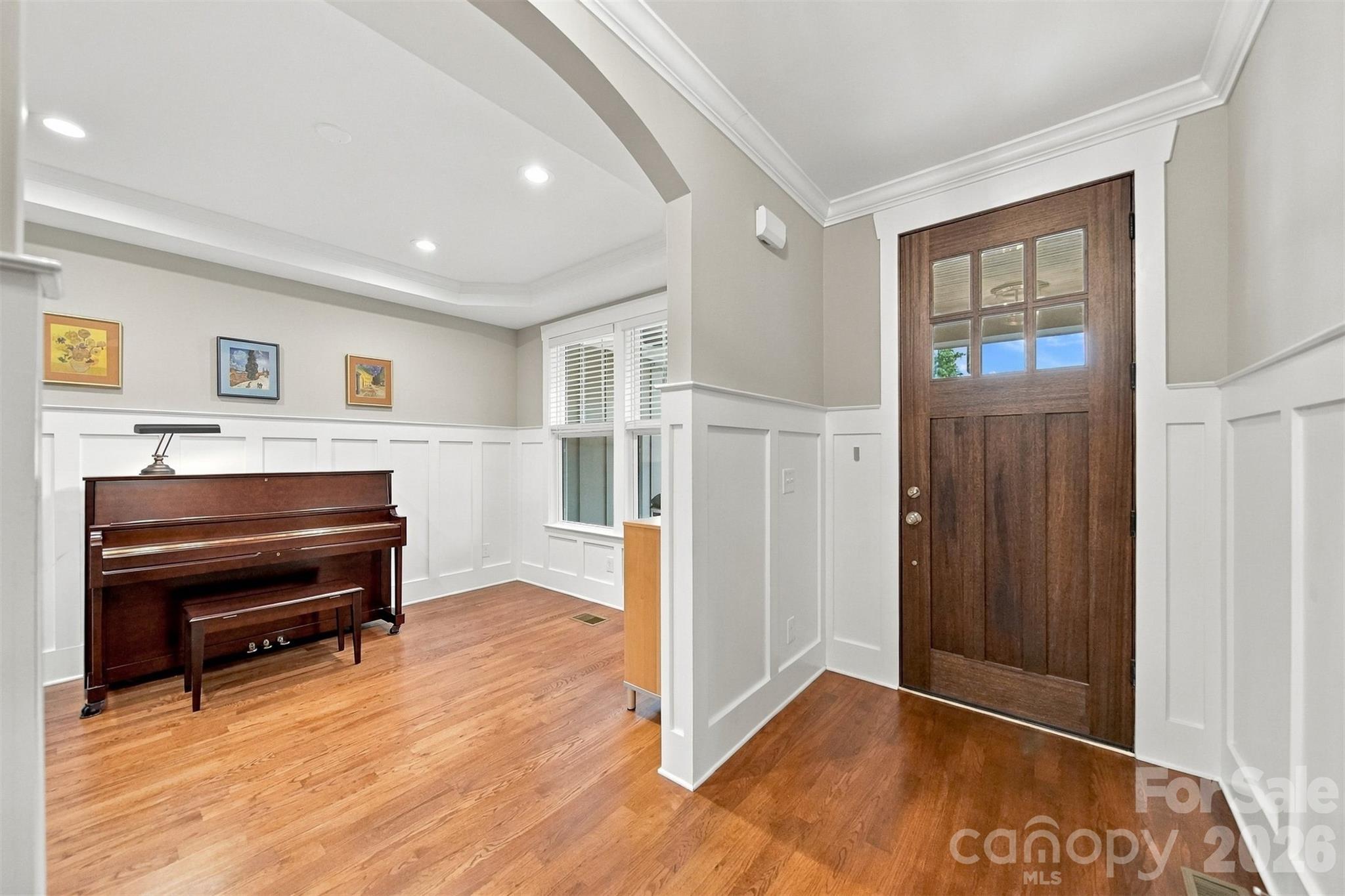 Foyer looking into Flex room - 3901 12th Street NE, Hickory