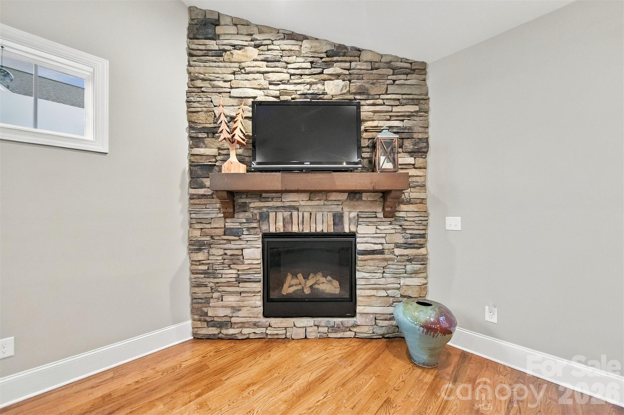 Gas Fireplace - 3901 12th Street NE, Hickory