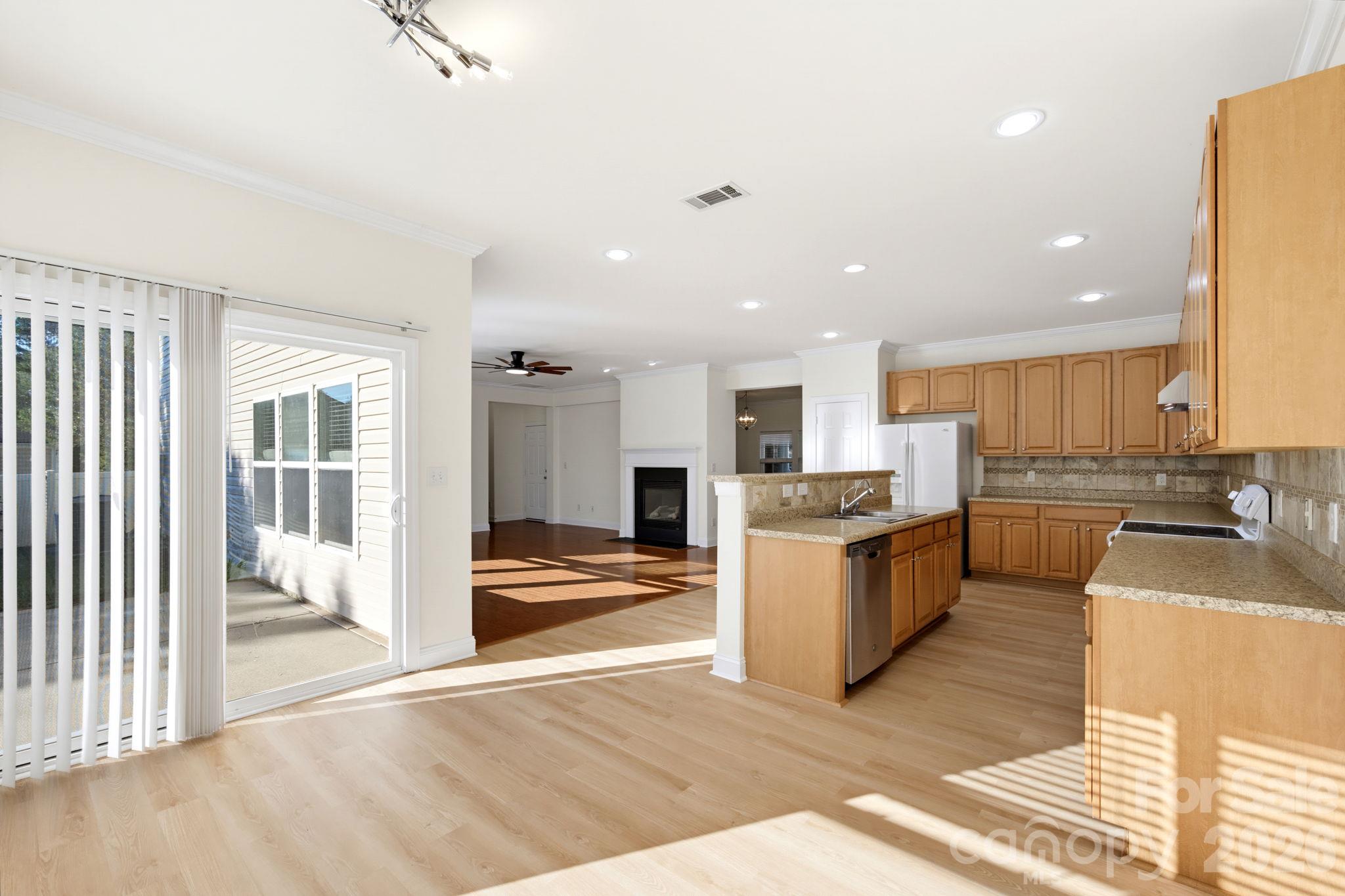 Single Family Residence at 529 Putting Drive, Fort Mill, photo 9 of 46