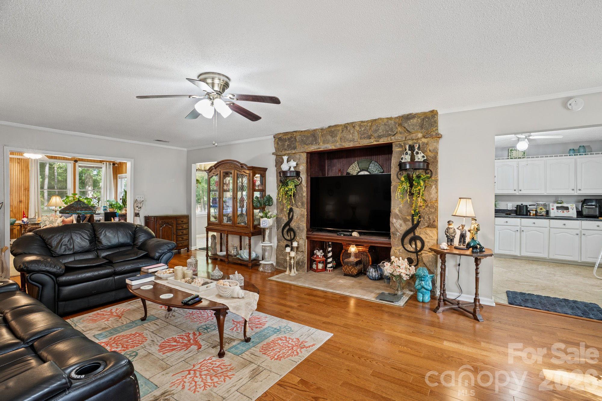 Single Family Residence at 11210 Walking Horse Lane, Charlotte, photo 9 of 29