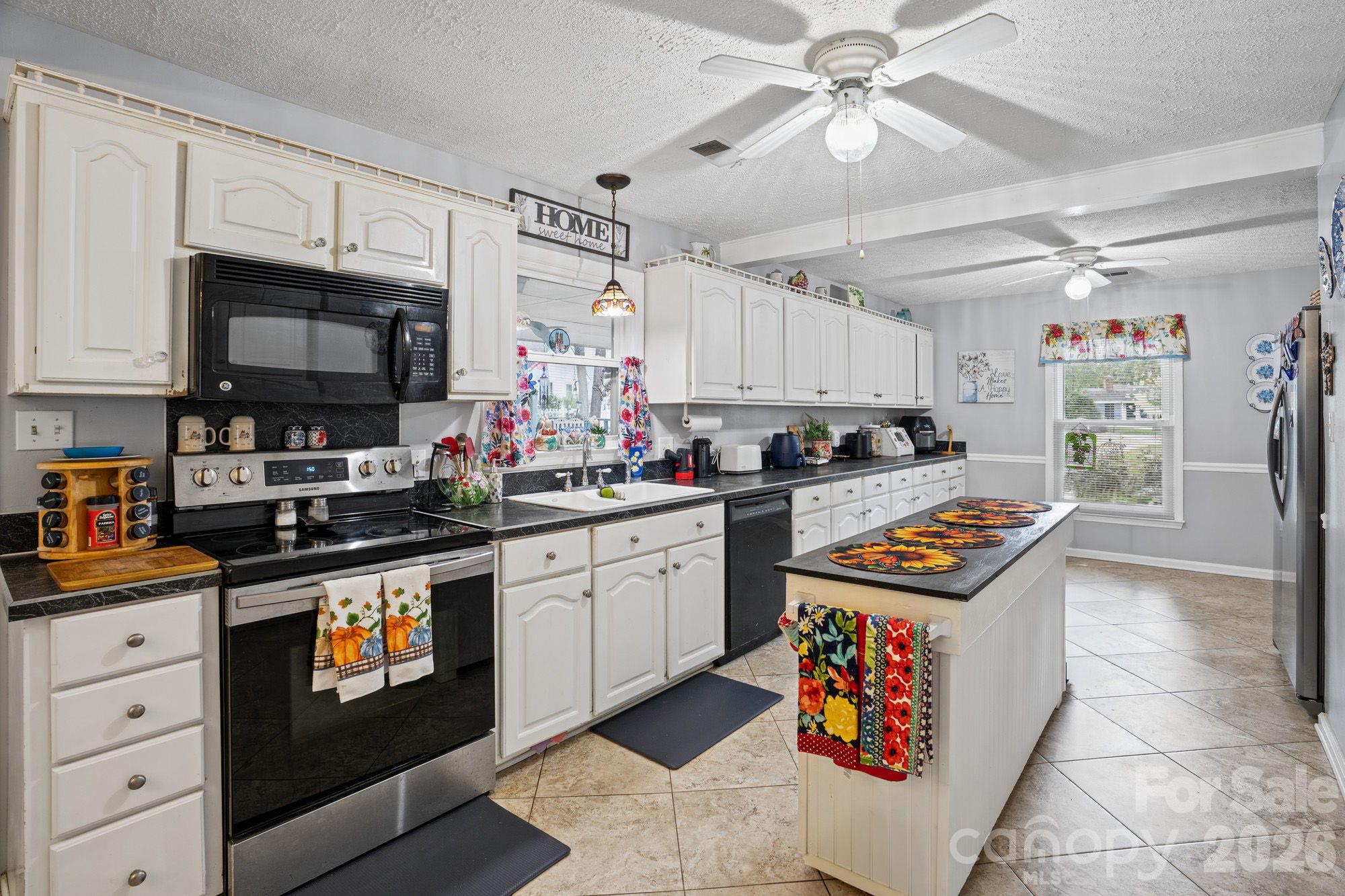 Single Family Residence at 11210 Walking Horse Lane, Charlotte, photo 14 of 29
