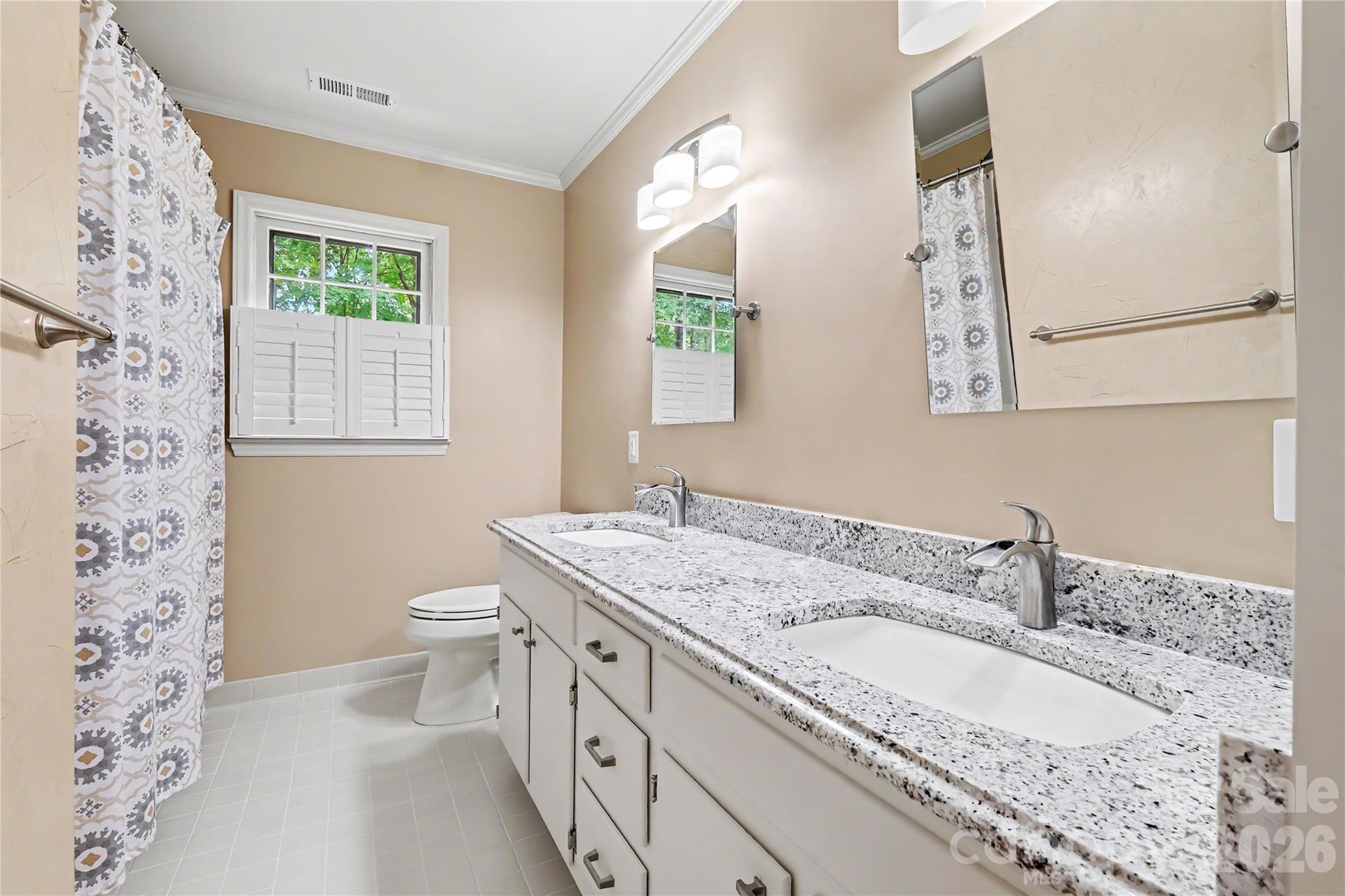 Hall Bath - 7615 Quail Hill Road, Charlotte