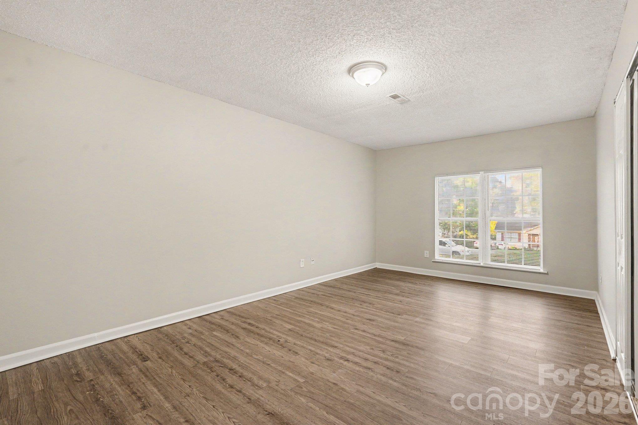Single Family Residence at 6411 Rocklake Drive, Charlotte, photo 4 of 15