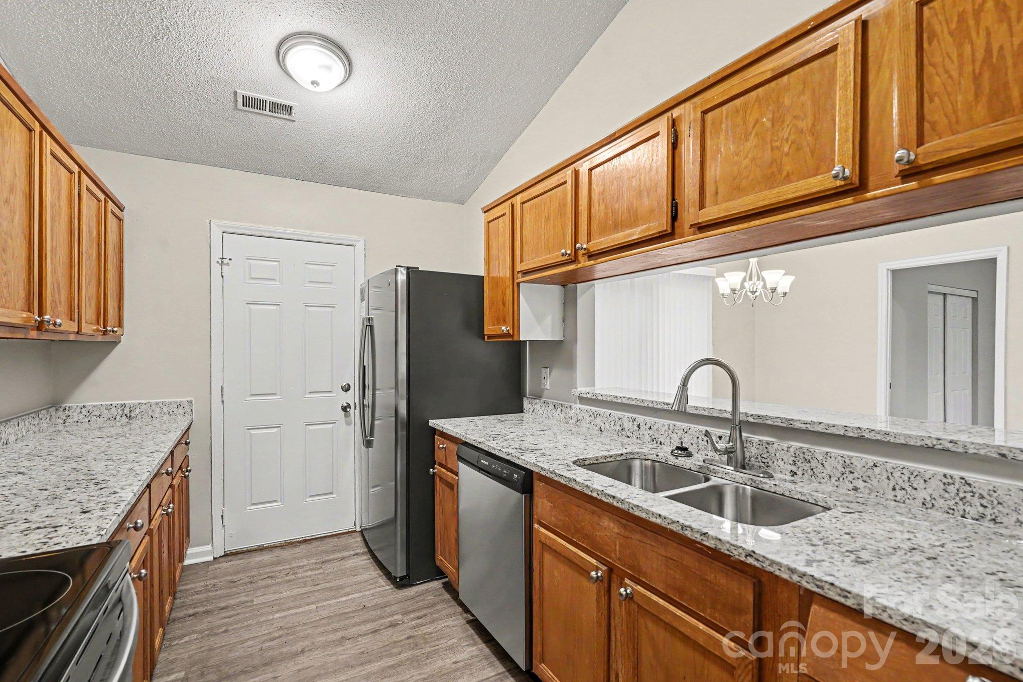 Single Family Residence at 6411 Rocklake Drive, Charlotte, photo 6 of 15