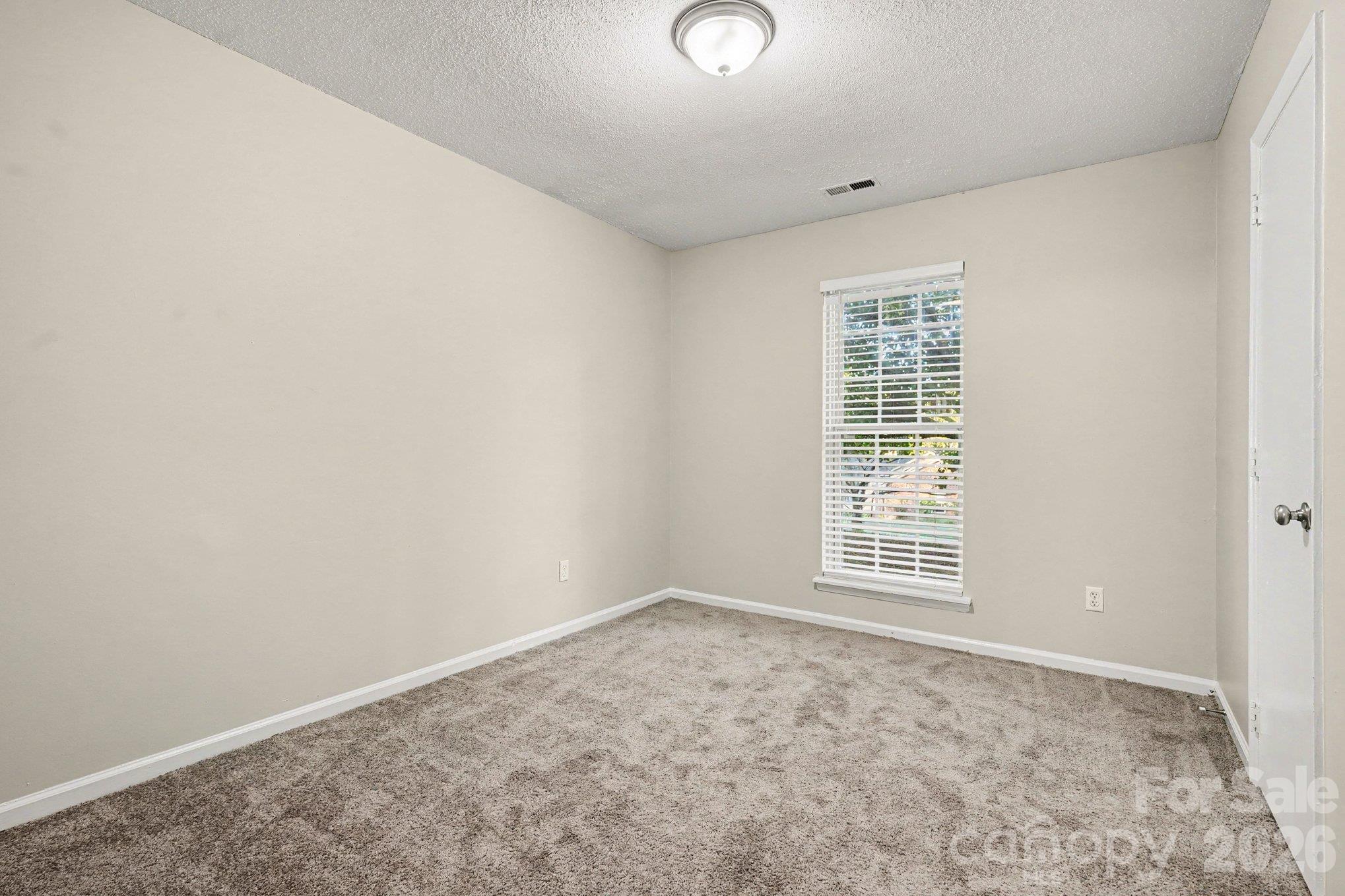 Single Family Residence at 6411 Rocklake Drive, Charlotte, photo 10 of 15