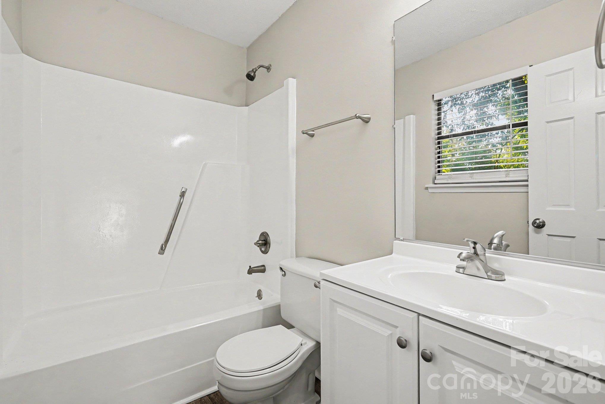 Single Family Residence at 6411 Rocklake Drive, Charlotte, photo 12 of 15