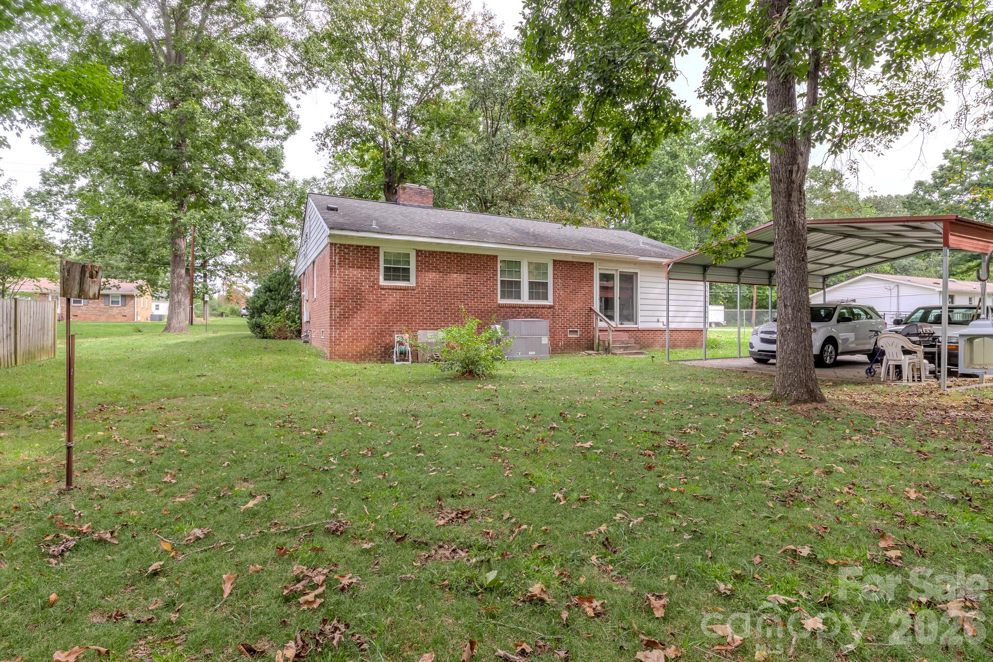 Single Family Residence at 1004 Woodside Drive, Kings Mountain, photo 4 of 15