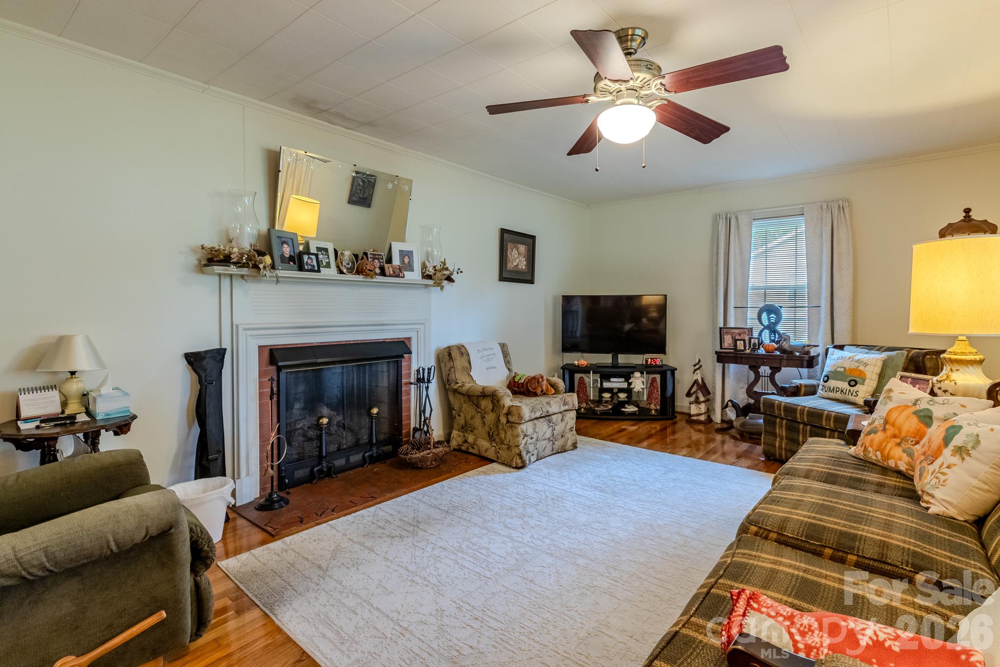 Single Family Residence at 1004 Woodside Drive, Kings Mountain, photo 6 of 15