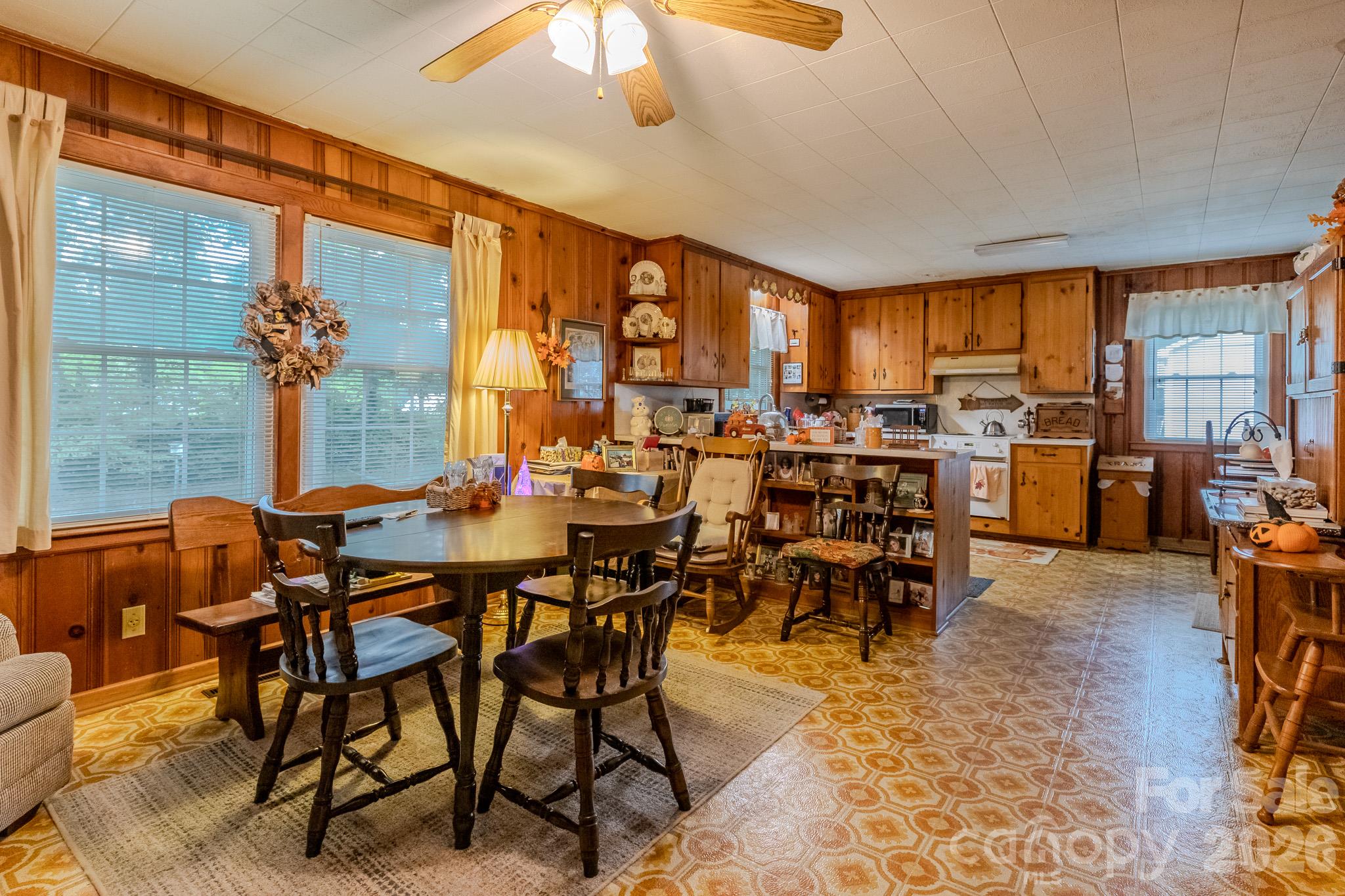 Single Family Residence at 1004 Woodside Drive, Kings Mountain, photo 8 of 15